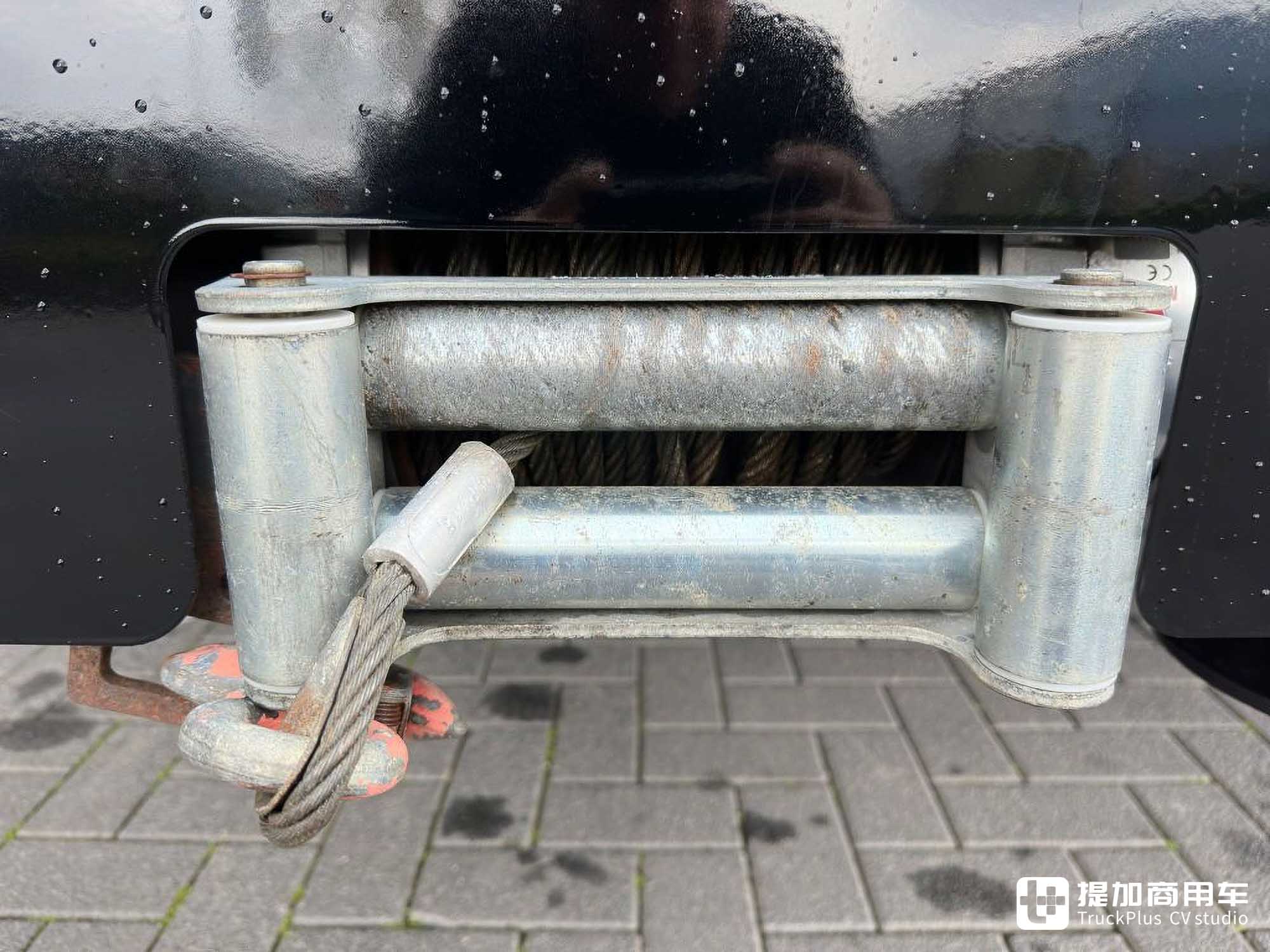 6x6全驱单腿驴,配随车吊为野外工程而生,这台奔驰Arocs不一般 - 第8张 - 提加商用车网 6x6全驱单腿驴,配随车吊为野外工程而生,这台奔驰Arocs不一般 - 第8张