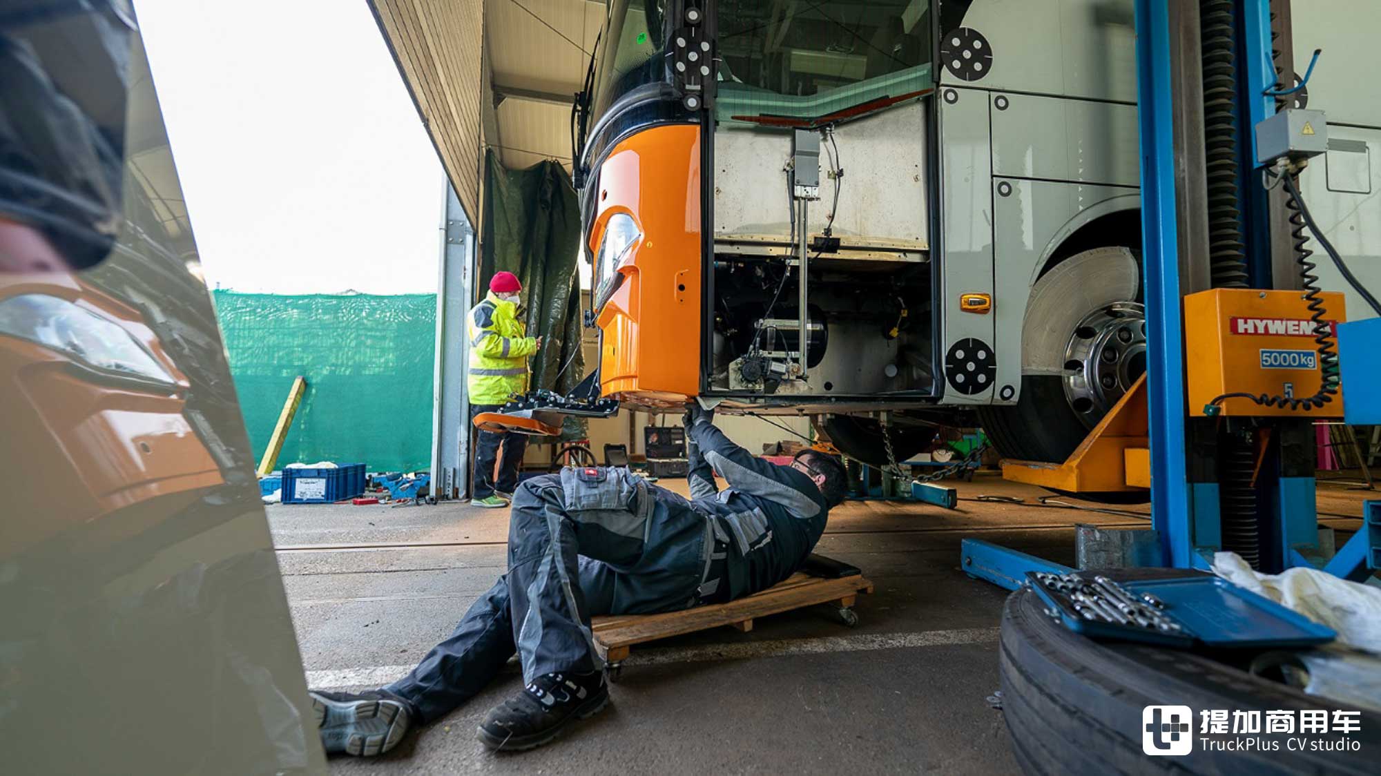 最安全的豪华巴士之一?走进奔驰Tourrider碰撞测试现场,带你看到底安全几何! - 第8张 - 提加商用车网 最安全的豪华巴士之一?走进奔驰Tourrider碰撞测试现场,带你看到底安全几何! - 第8张