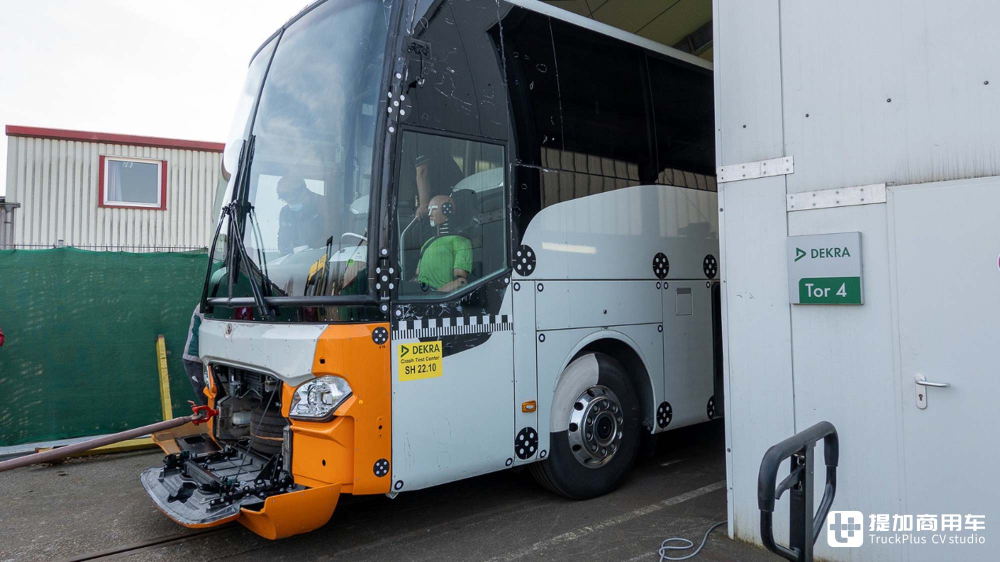 最安全的豪华巴士之一?走进奔驰Tourrider碰撞测试现场,带你看到底安全几何! - 第9张 - 提加商用车网 最安全的豪华巴士之一?走进奔驰Tourrider碰撞测试现场,带你看到底安全几何! - 第9张