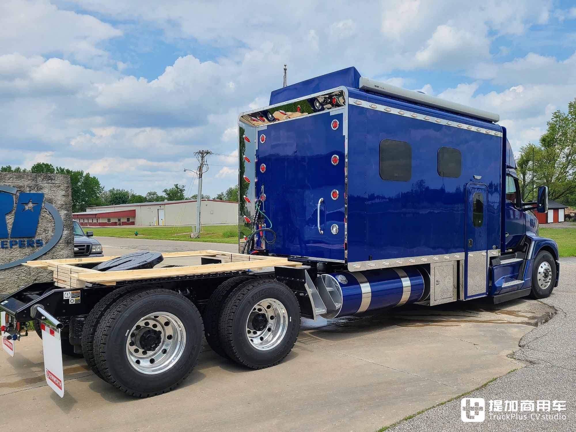 夫妻车神器？吃喝拉撒睡都能在车上，肯沃斯T680超长生活舱实拍