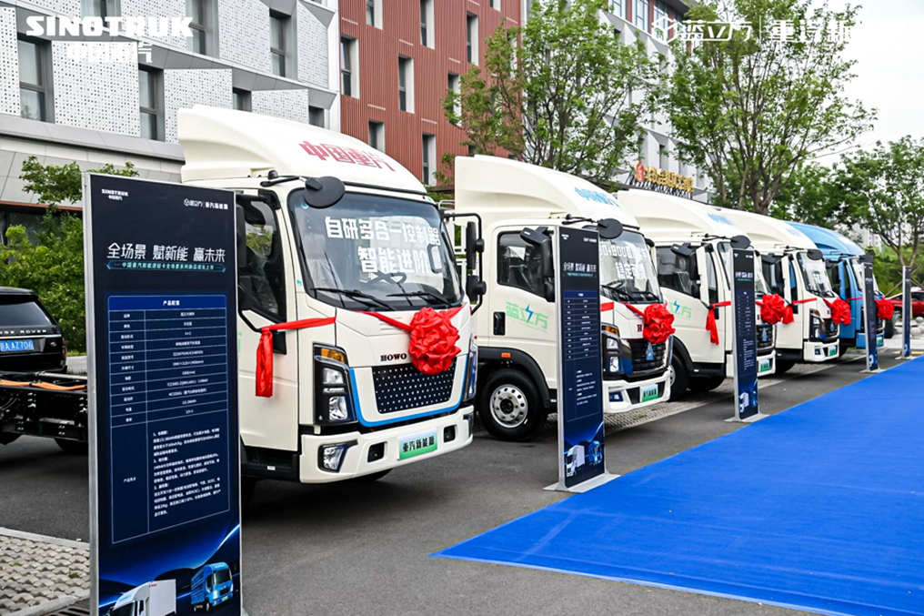 火爆认购688台!中国重汽新能源轻卡全场景系列新品为北京再添“新绿”