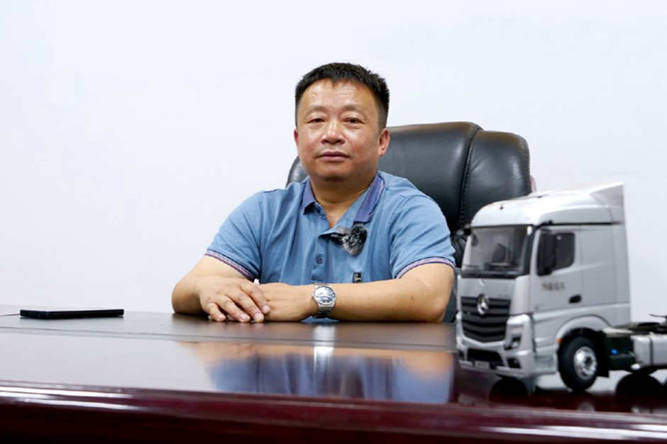 无惧挑战 川藏线上奔驰卡车的领“鲜”力