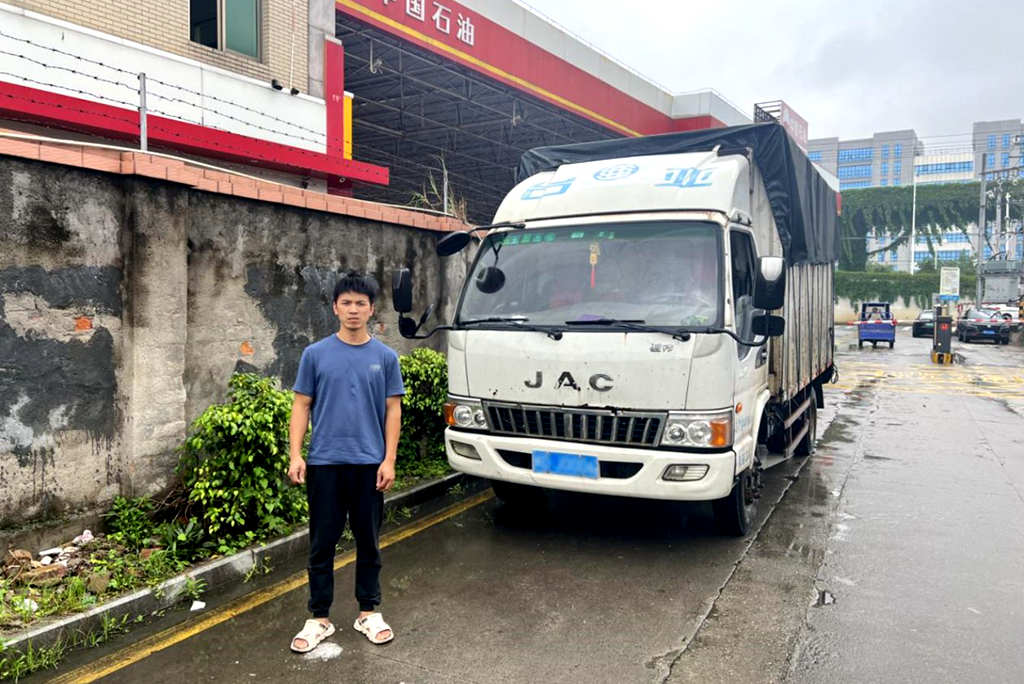 物产中国 百万同行│福建厦门陈师傅: 百万公里“护卫”塑料管材运输,大家都抢着开江淮1卡骏铃 - 第1张 - 提加商用车网 物产中国 百万同行│福建厦门陈师傅: 百万公里“护卫”塑料管材运输,大家都抢着开江淮1卡骏铃 - 第1张
