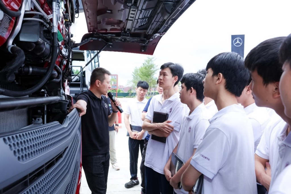 促进职教发展 培育能工巧匠,梅赛德斯-奔驰卡车助力职业技术人才培养 - 第2张 - 提加商用车网 促进职教发展 培育能工巧匠,梅赛德斯-奔驰卡车助力职业技术人才培养 - 第2张