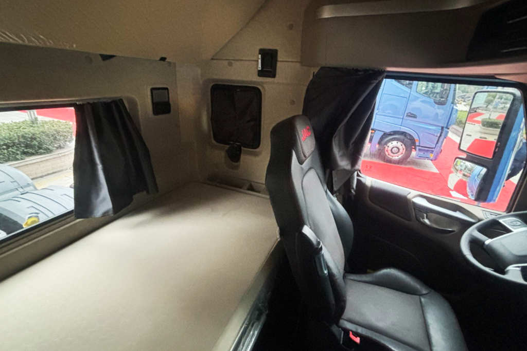 江淮跨越V5:专业危化品运输车的首选之作 - 第4张 - 提加商用车网 江淮跨越V5:专业危化品运输车的首选之作 - 第4张