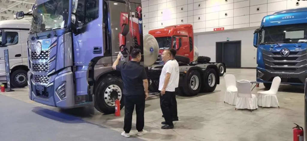 以创新技术引领重卡行业变革，推动物流运输高质量发展，福田欧曼亮相吉司GISE物流养车节 - 第4张
