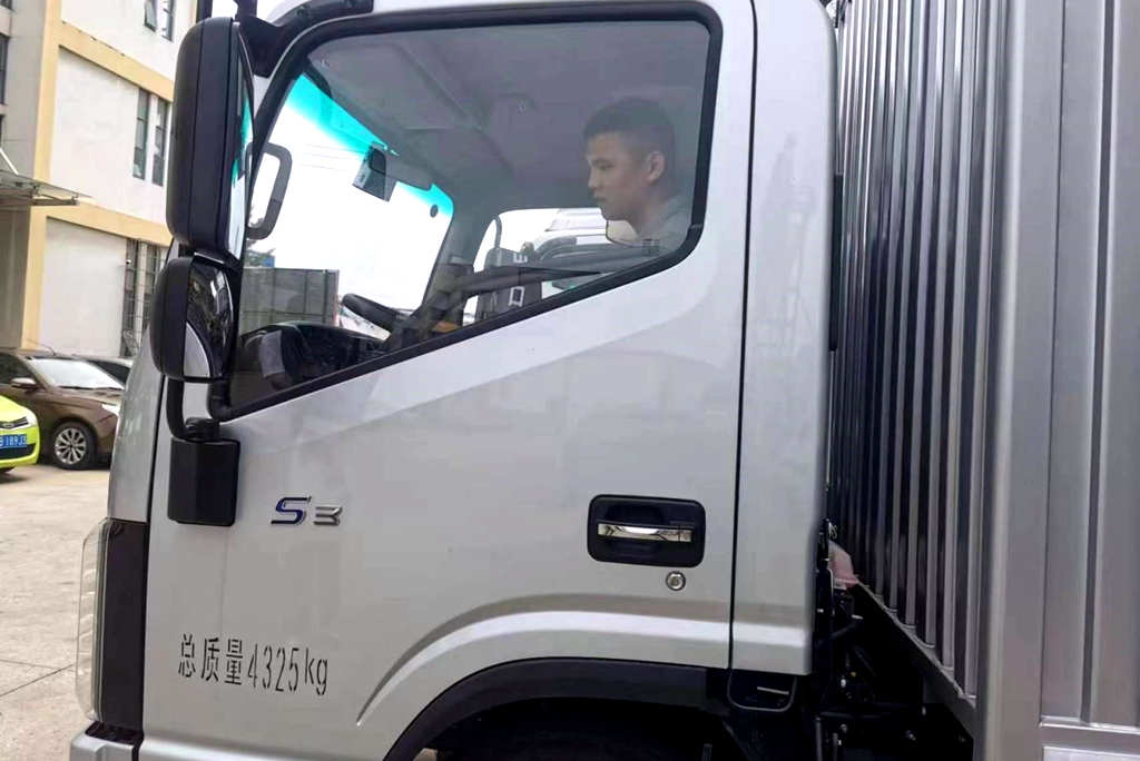 亲戚介绍拉广告物料 他果断辞职买江淮1卡帅铃S3荣耀版开启精彩人生 - 第2张 - 提加商用车网 亲戚介绍拉广告物料 他果断辞职买江淮1卡帅铃S3荣耀版开启精彩人生 - 第2张