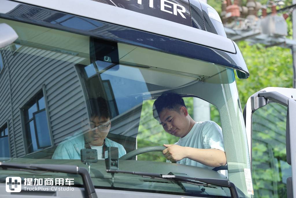 校企合作开启全新篇章,沃尔沃绿驾10周年暨河南站开营体验 - 第9张 - 提加商用车网 校企合作开启全新篇章,沃尔沃绿驾10周年暨河南站开营体验 - 第9张