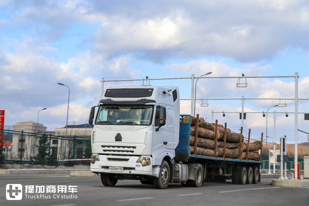 绥芬河口岸卡车实拍(上),国产卡车越来越多,俄罗斯卡车真破旧,还有日系卡车在跑? - 第6张 - 提加商用车网 绥芬河口岸卡车实拍(上),国产卡车越来越多,俄罗斯卡车真破旧,还有日系卡车在跑? - 第6张