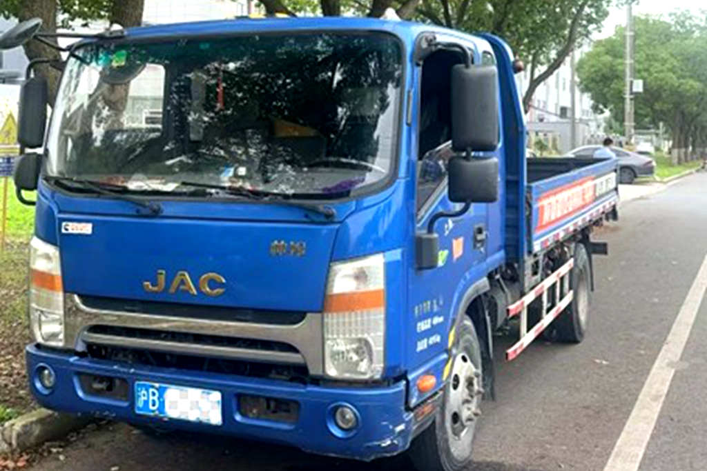 物产中国 百万同行│上海奉贤何师傅:开江淮1卡帅铃,啃下家具运输这块最难啃的“硬骨头” - 第2张 - 提加商用车网 物产中国 百万同行│上海奉贤何师傅:开江淮1卡帅铃,啃下家具运输这块最难啃的“硬骨头” - 第2张