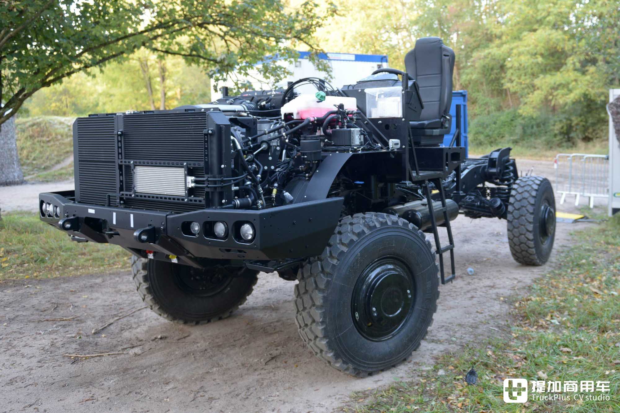 Zetros 8x8防弹车型、乌尼莫克4x4底盘亮相,Eurosatory防务展奔驰展品抢先看 - 第12张 - 提加商用车网 Zetros 8x8防弹车型、乌尼莫克4x4底盘亮相,Eurosatory防务展奔驰展品抢先看 - 第12张