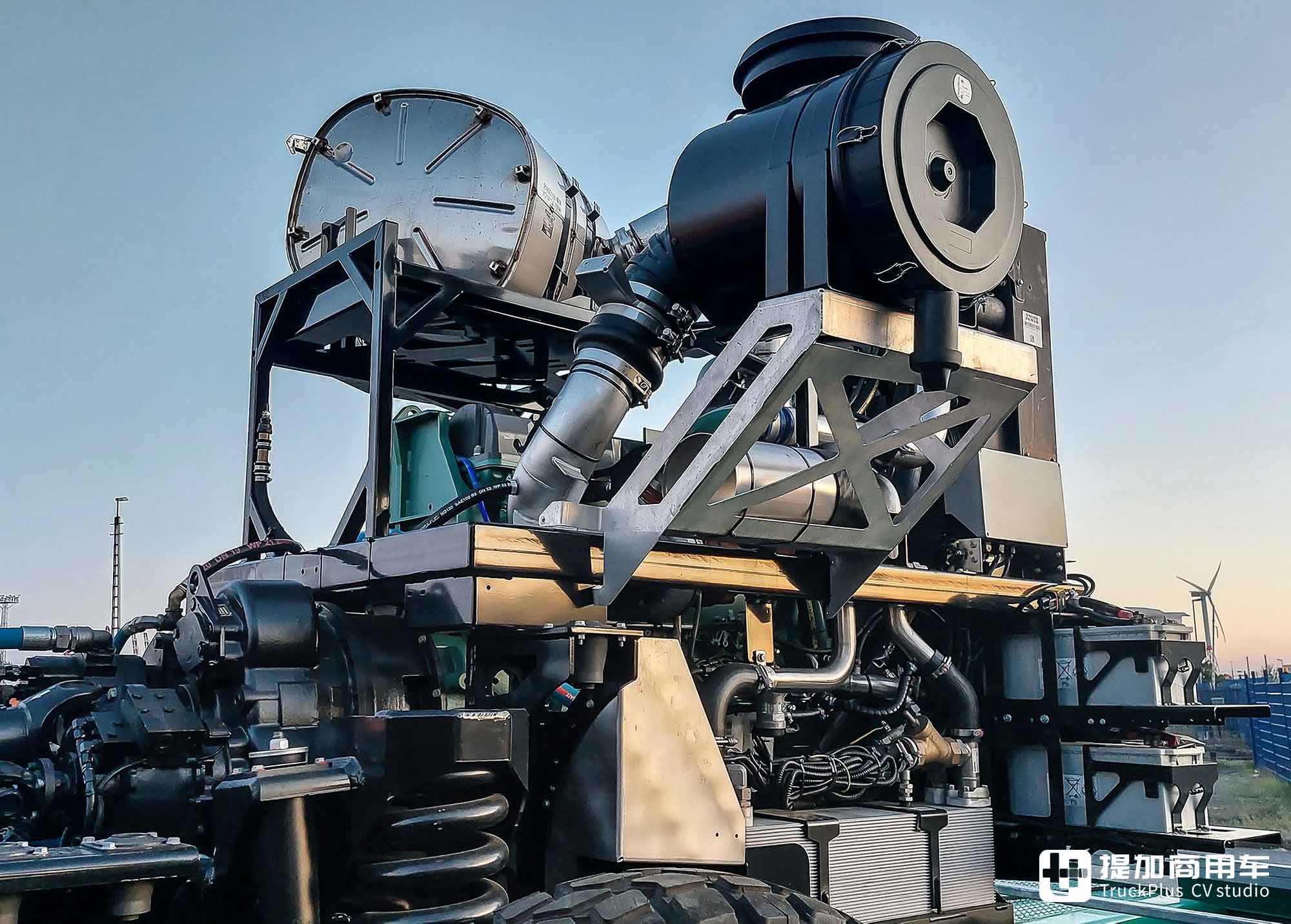 后置750匹发动机+AT变速箱,带你看卢森宝亚美洲豹6x6机场消防车的超强底盘 - 第12张 - 提加商用车网 后置750匹发动机+AT变速箱,带你看卢森宝亚美洲豹6x6机场消防车的超强底盘 - 第12张