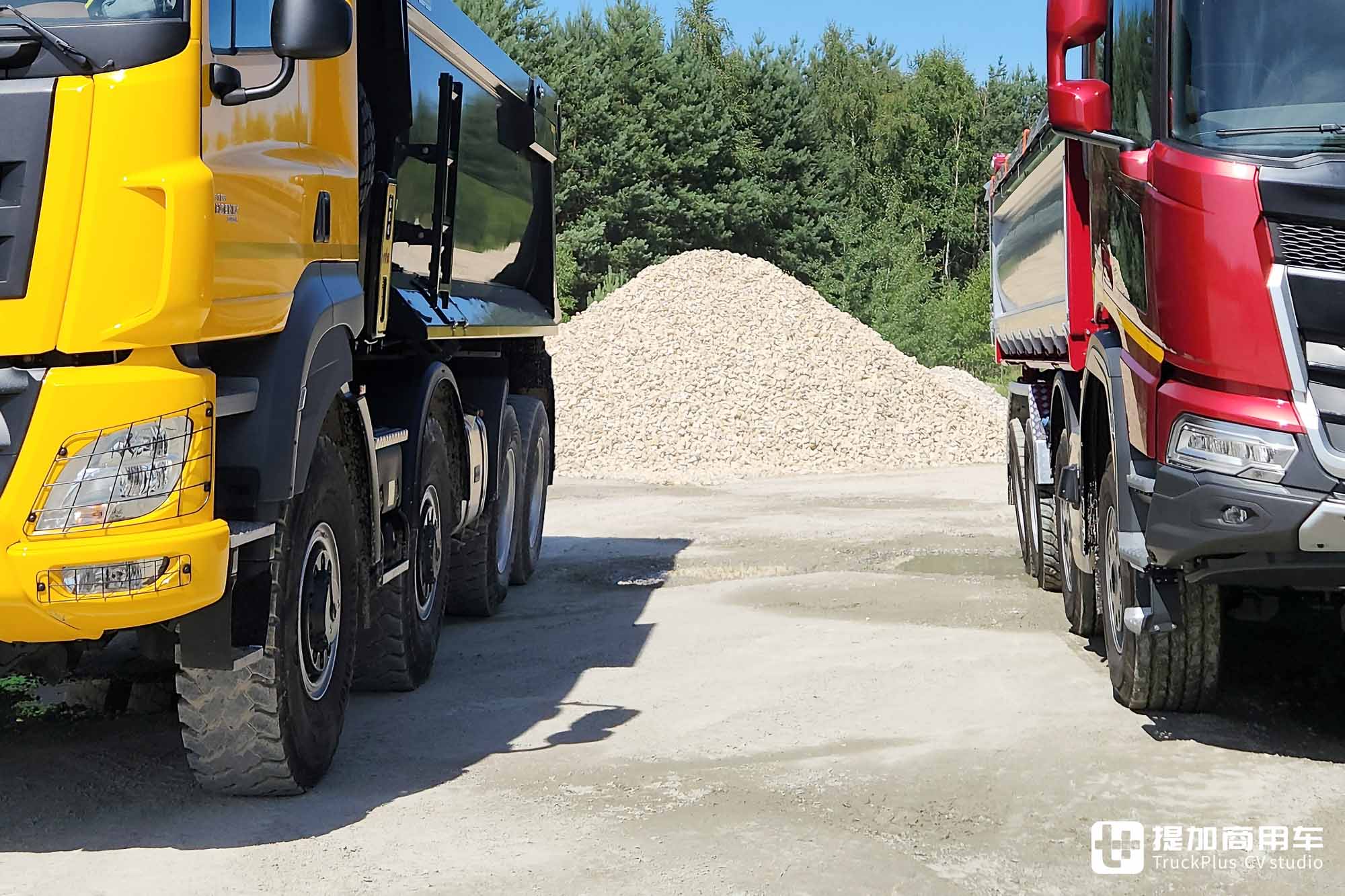 中央脊管车架+摆动半轴,配双联屏内饰,新一代太脱拉Phoenix凤凰实拍 - 第13张 - 提加商用车网 中央脊管车架+摆动半轴,配双联屏内饰,新一代太脱拉Phoenix凤凰实拍 - 第13张