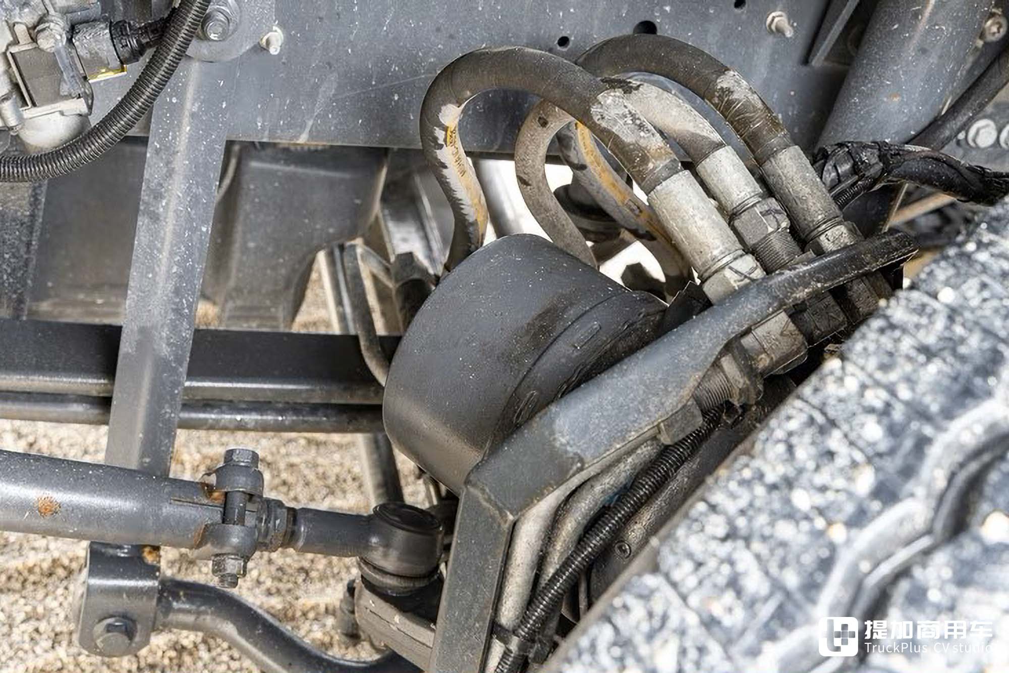 是牵引车也是工程车,公路&越野性能都强悍,达夫XFC工程牵引车实拍 - 第13张 - 提加商用车网 是牵引车也是工程车,公路&越野性能都强悍,达夫XFC工程牵引车实拍 - 第13张