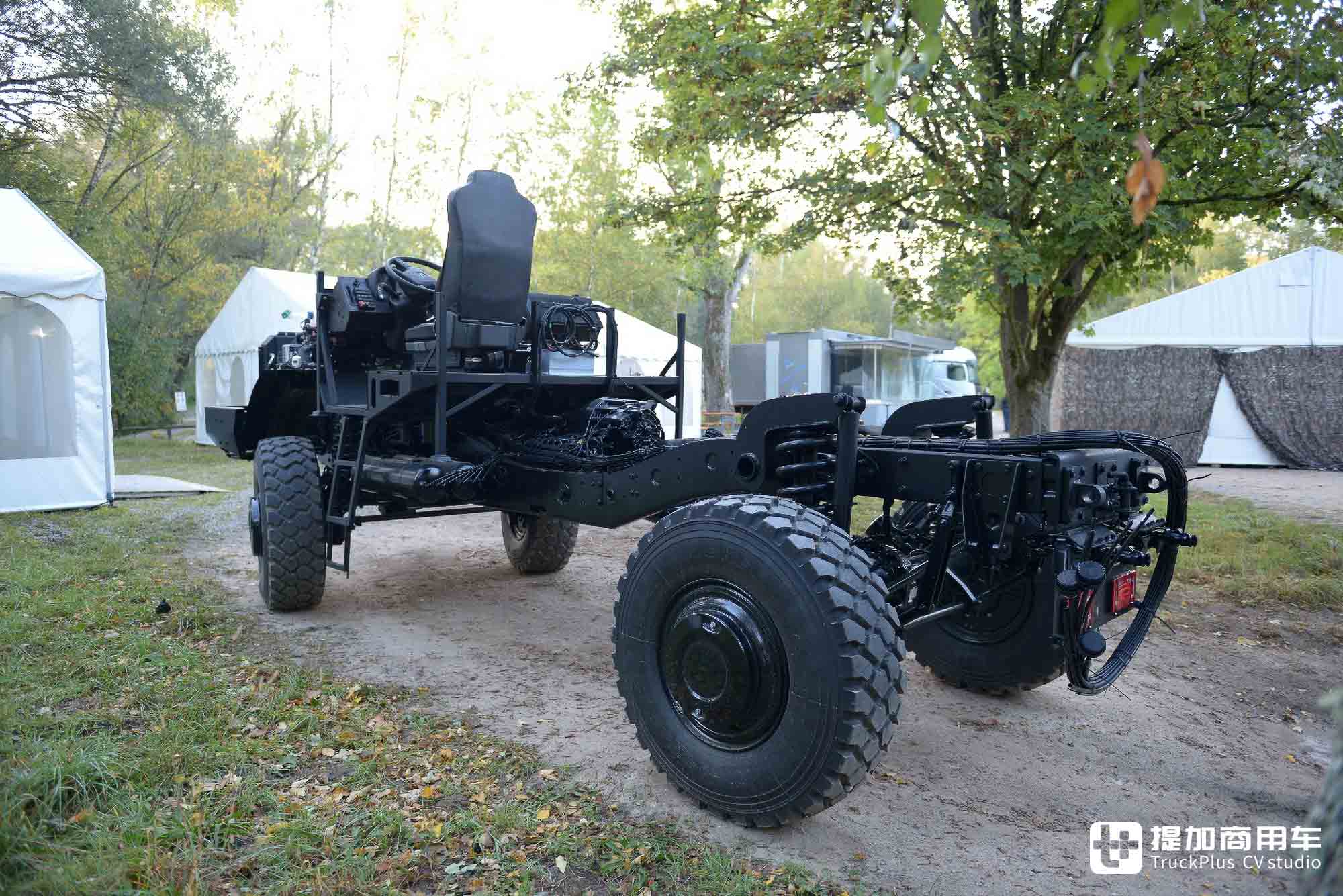 Zetros 8x8防弹车型、乌尼莫克4x4底盘亮相,Eurosatory防务展奔驰展品抢先看 - 第14张 - 提加商用车网 Zetros 8x8防弹车型、乌尼莫克4x4底盘亮相,Eurosatory防务展奔驰展品抢先看 - 第14张