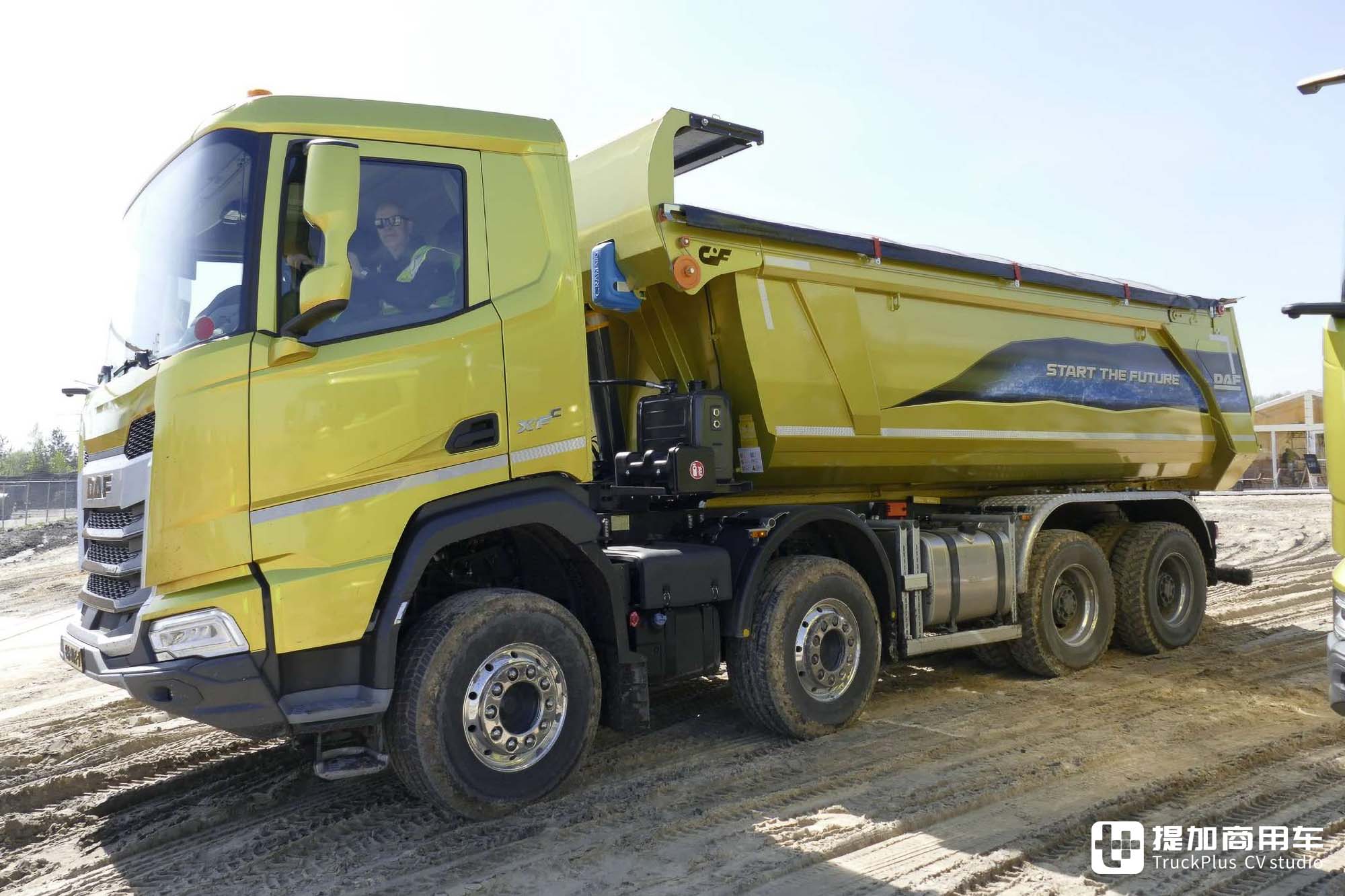 是牵引车也是工程车,公路&越野性能都强悍,达夫XFC工程牵引车实拍 - 第14张 - 提加商用车网 是牵引车也是工程车,公路&越野性能都强悍,达夫XFC工程牵引车实拍 - 第14张