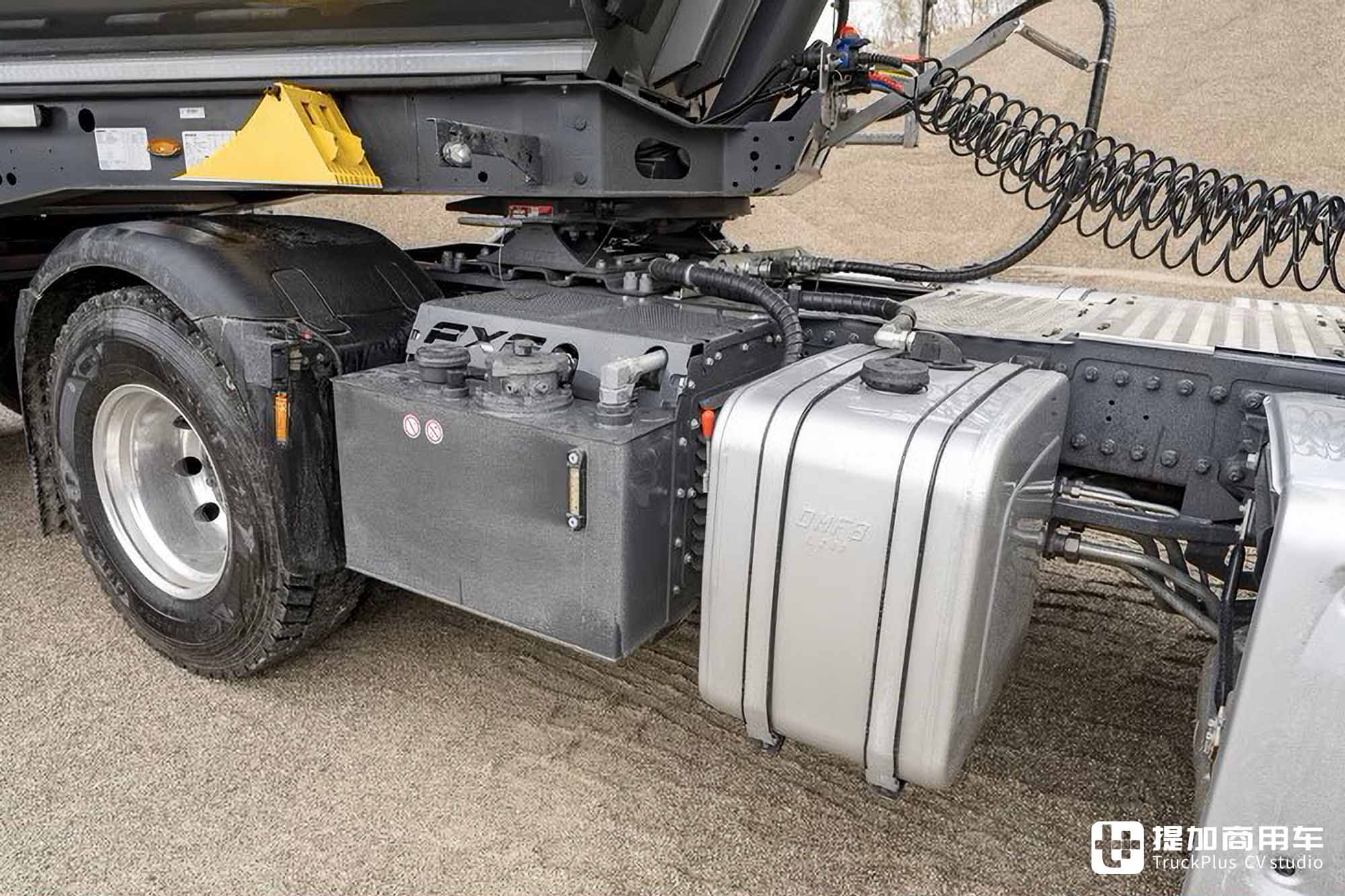 是牵引车也是工程车,公路&越野性能都强悍,达夫XFC工程牵引车实拍 - 第15张 - 提加商用车网 是牵引车也是工程车,公路&越野性能都强悍,达夫XFC工程牵引车实拍 - 第15张
