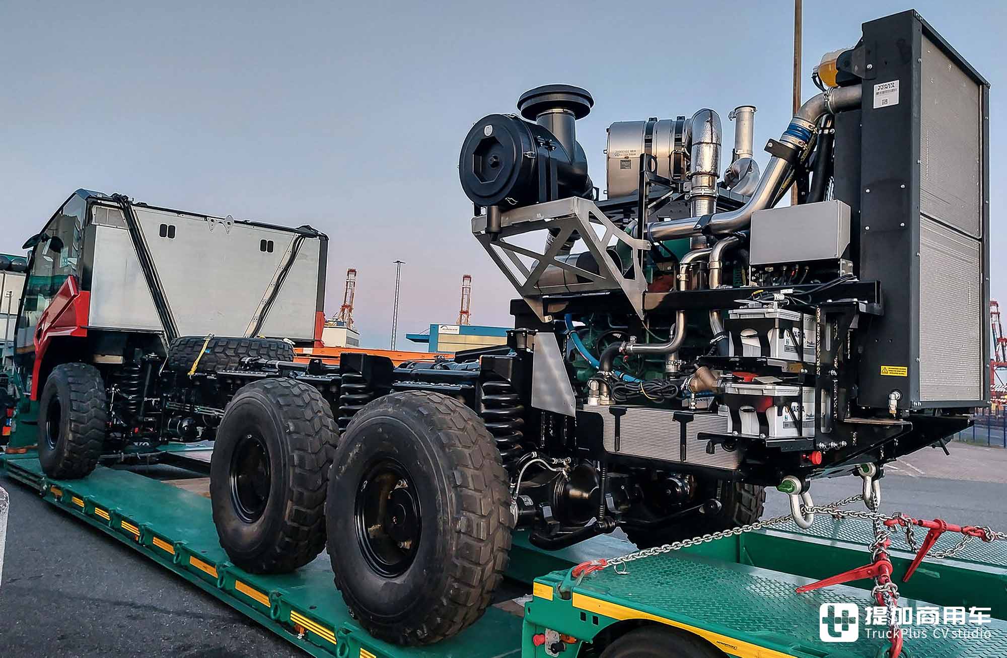 后置750匹发动机+AT变速箱,带你看卢森宝亚美洲豹6x6机场消防车的超强底盘 - 第15张 - 提加商用车网 后置750匹发动机+AT变速箱,带你看卢森宝亚美洲豹6x6机场消防车的超强底盘 - 第15张