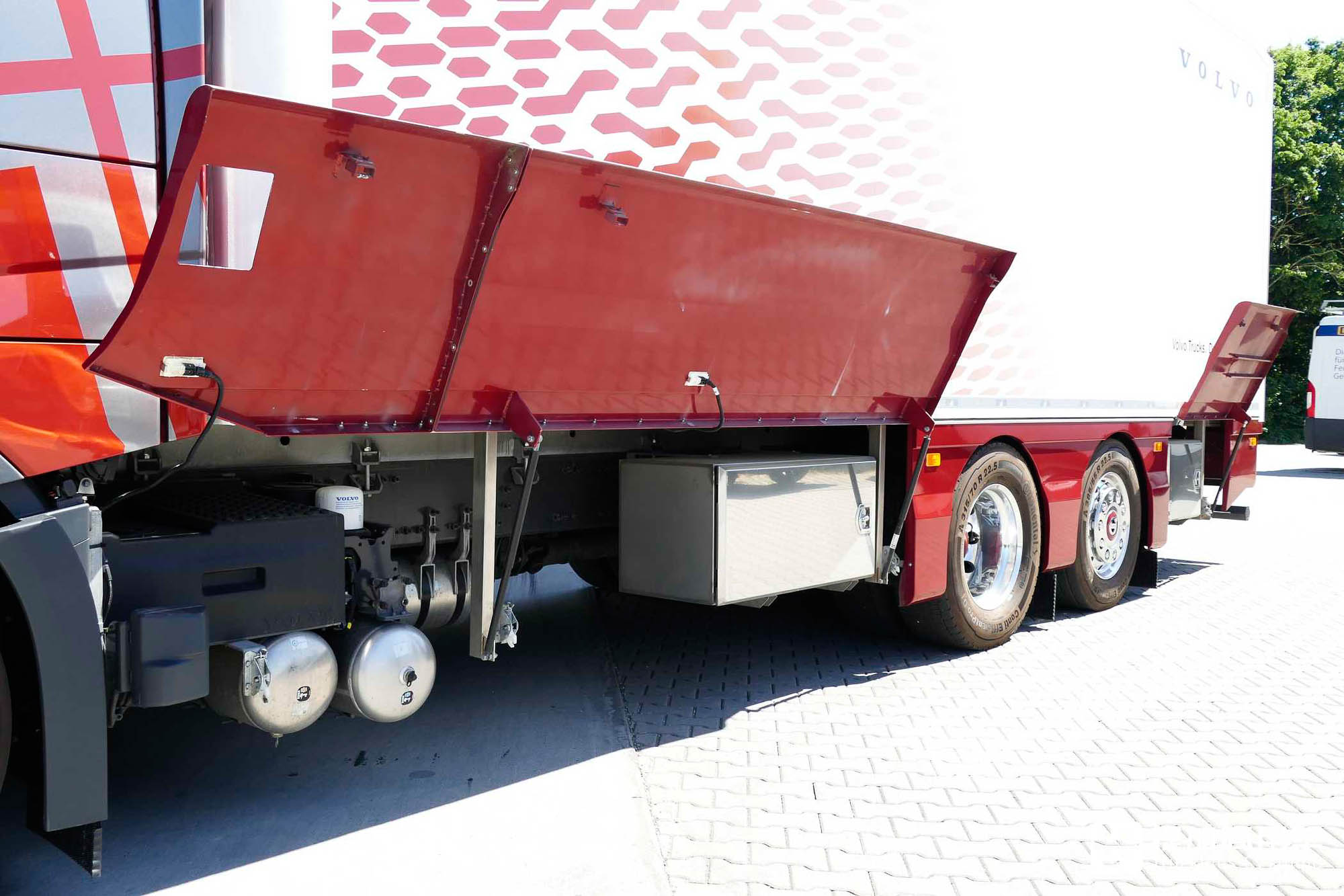 全车空气悬挂,生活设施丰富,顶配的沃尔沃FM 380 6x2载货车了解一下 - 第16张 - 提加商用车网 全车空气悬挂,生活设施丰富,顶配的沃尔沃FM 380 6x2载货车了解一下 - 第16张