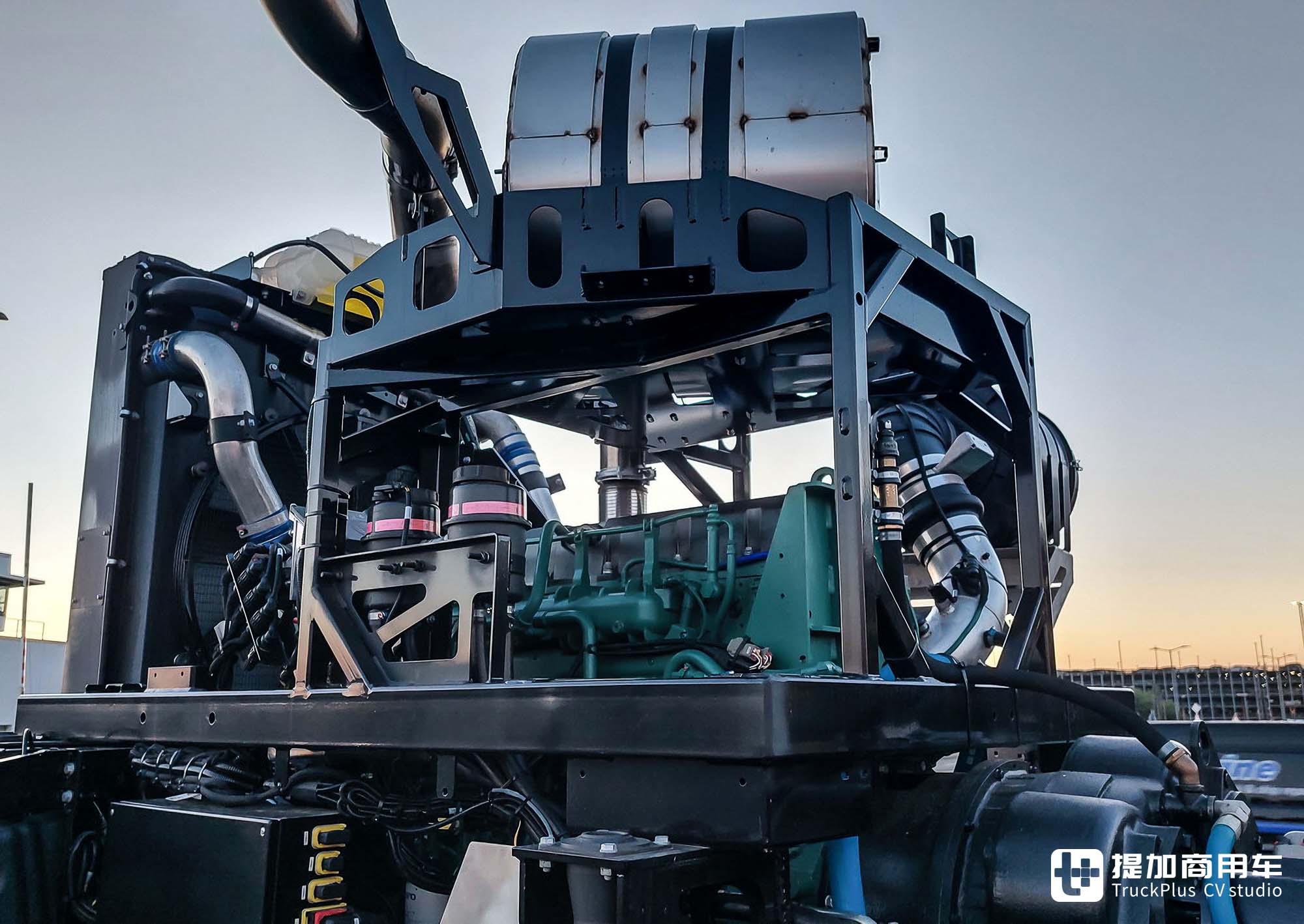 后置750匹发动机+AT变速箱,带你看卢森宝亚美洲豹6x6机场消防车的超强底盘 - 第17张 - 提加商用车网 后置750匹发动机+AT变速箱,带你看卢森宝亚美洲豹6x6机场消防车的超强底盘 - 第17张