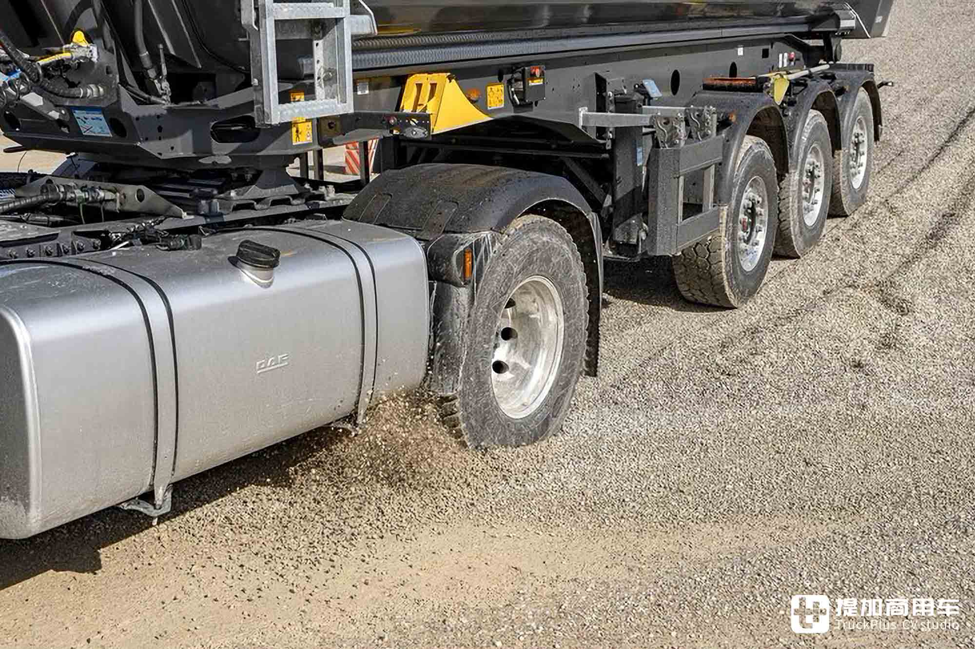 是牵引车也是工程车,公路&越野性能都强悍,达夫XFC工程牵引车实拍 - 第18张 - 提加商用车网 是牵引车也是工程车,公路&越野性能都强悍,达夫XFC工程牵引车实拍 - 第18张