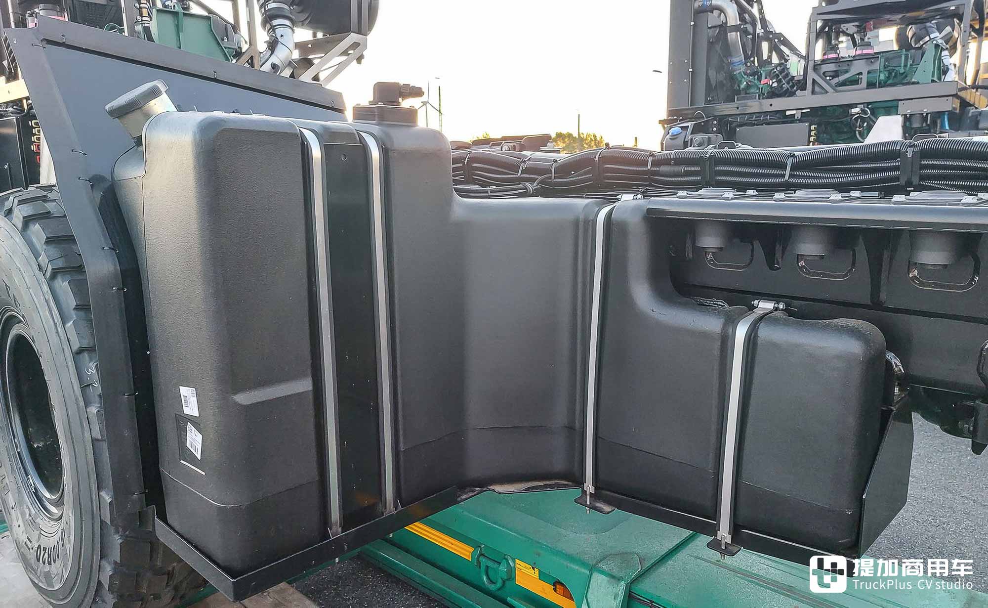 后置750匹发动机+AT变速箱,带你看卢森宝亚美洲豹6x6机场消防车的超强底盘 - 第18张 - 提加商用车网 后置750匹发动机+AT变速箱,带你看卢森宝亚美洲豹6x6机场消防车的超强底盘 - 第18张