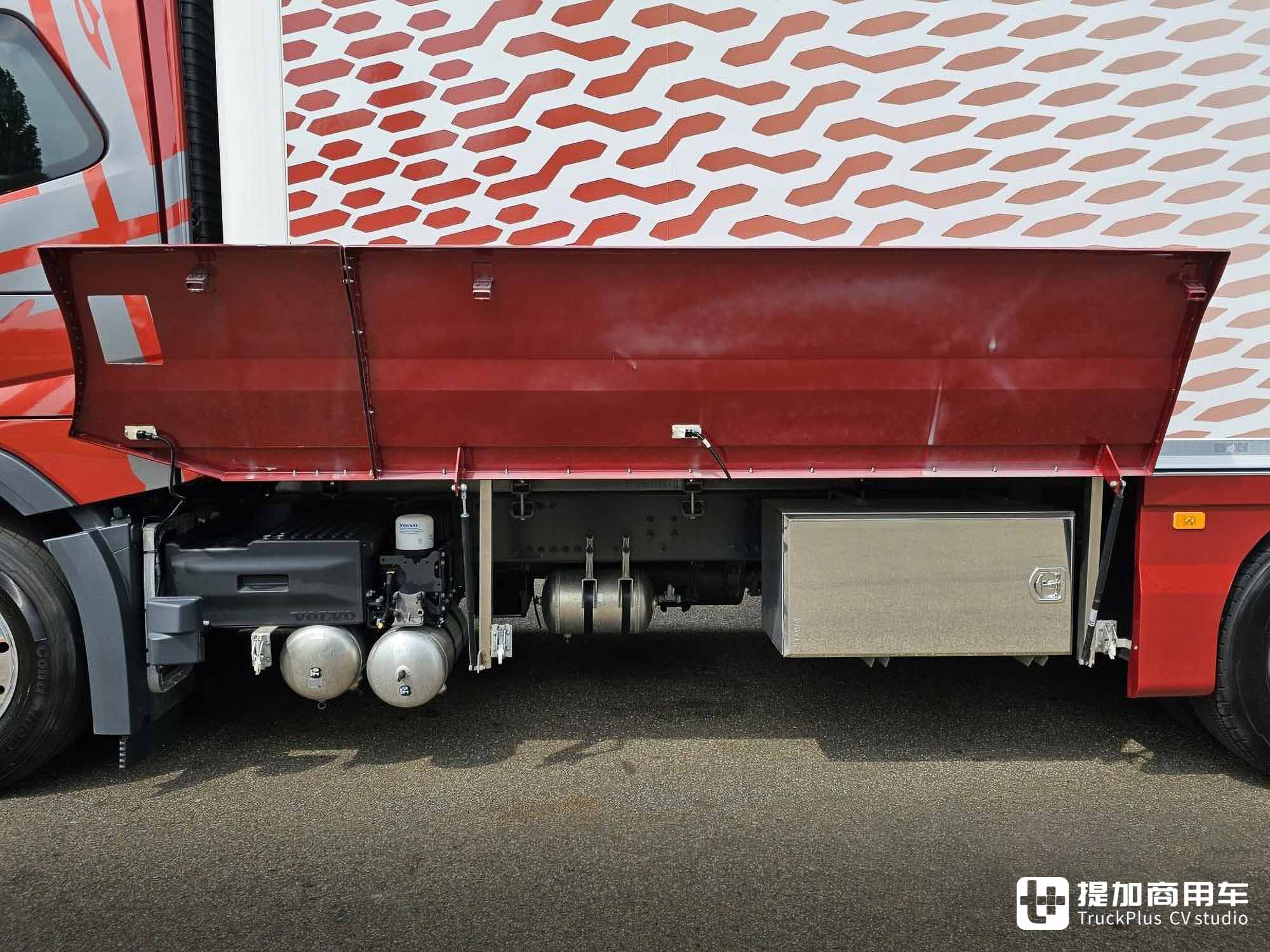 全车空气悬挂,生活设施丰富,顶配的沃尔沃FM 380 6x2载货车了解一下 - 第18张 - 提加商用车网 全车空气悬挂,生活设施丰富,顶配的沃尔沃FM 380 6x2载货车了解一下 - 第18张