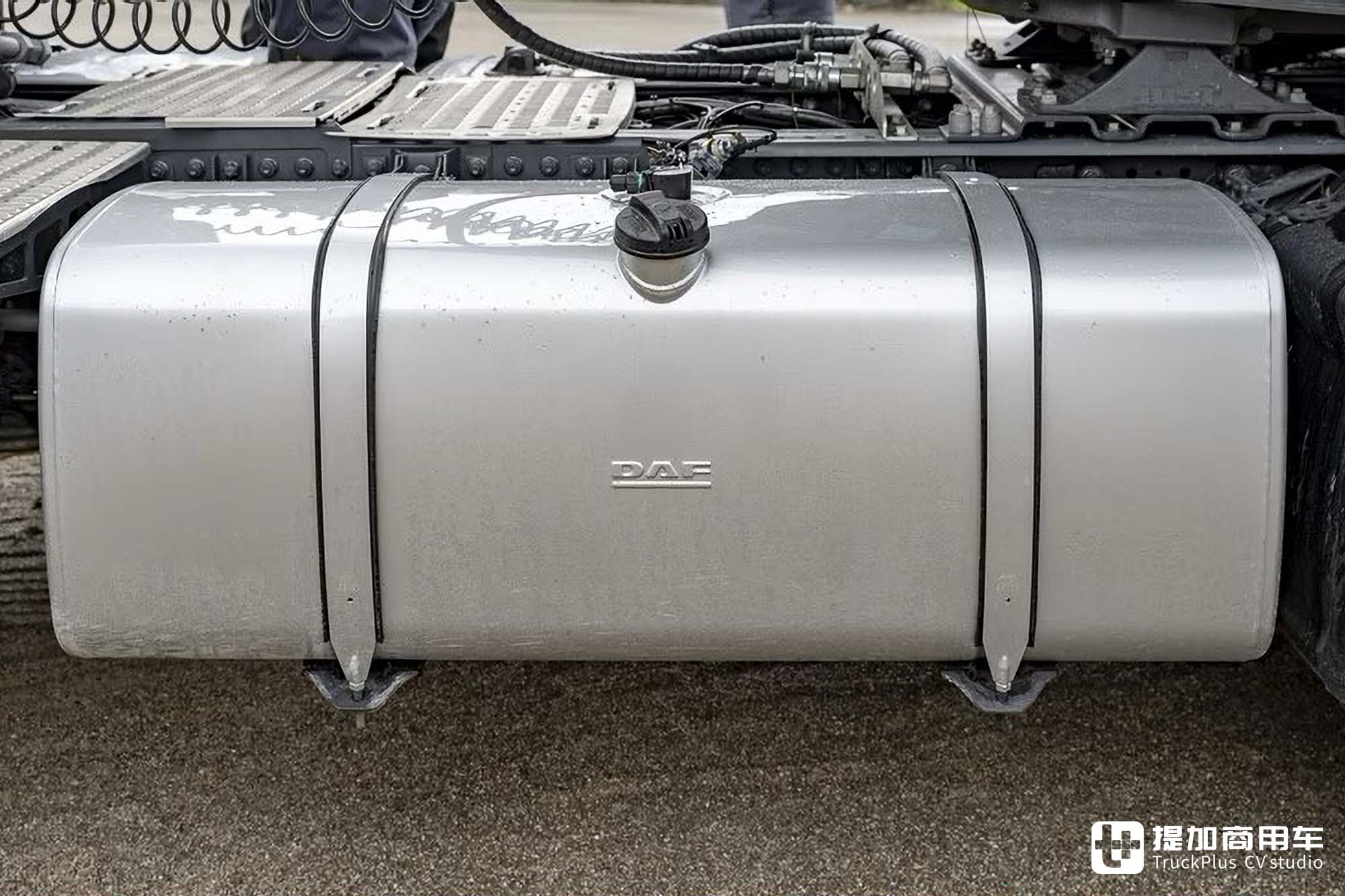 是牵引车也是工程车,公路&越野性能都强悍,达夫XFC工程牵引车实拍 - 第19张 - 提加商用车网 是牵引车也是工程车,公路&越野性能都强悍,达夫XFC工程牵引车实拍 - 第19张