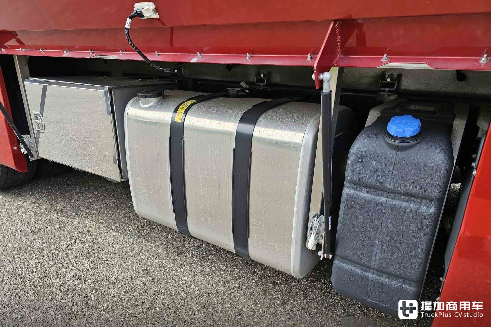 全车空气悬挂,生活设施丰富,顶配的沃尔沃FM 380 6x2载货车了解一下 - 第19张 - 提加商用车网 全车空气悬挂,生活设施丰富,顶配的沃尔沃FM 380 6x2载货车了解一下 - 第19张