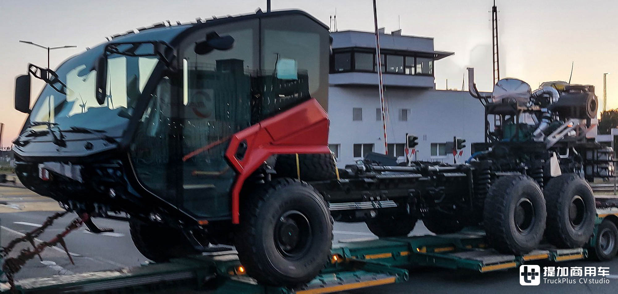 后置750匹发动机+AT变速箱,带你看卢森宝亚美洲豹6x6机场消防车的超强底盘 - 第2张 - 提加商用车网 后置750匹发动机+AT变速箱,带你看卢森宝亚美洲豹6x6机场消防车的超强底盘 - 第2张