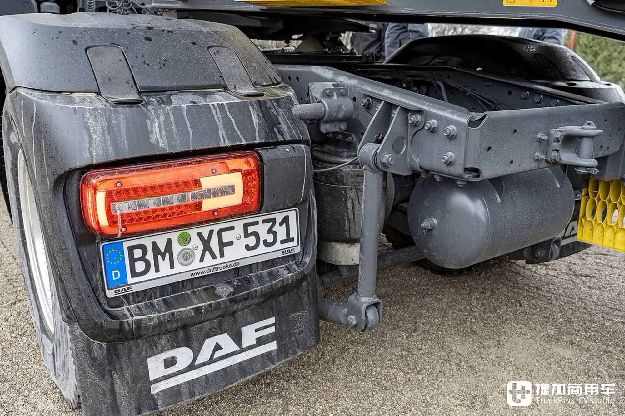 是牵引车也是工程车,公路&越野性能都强悍,达夫XFC工程牵引车实拍 - 第20张 - 提加商用车网 是牵引车也是工程车,公路&越野性能都强悍,达夫XFC工程牵引车实拍 - 第20张