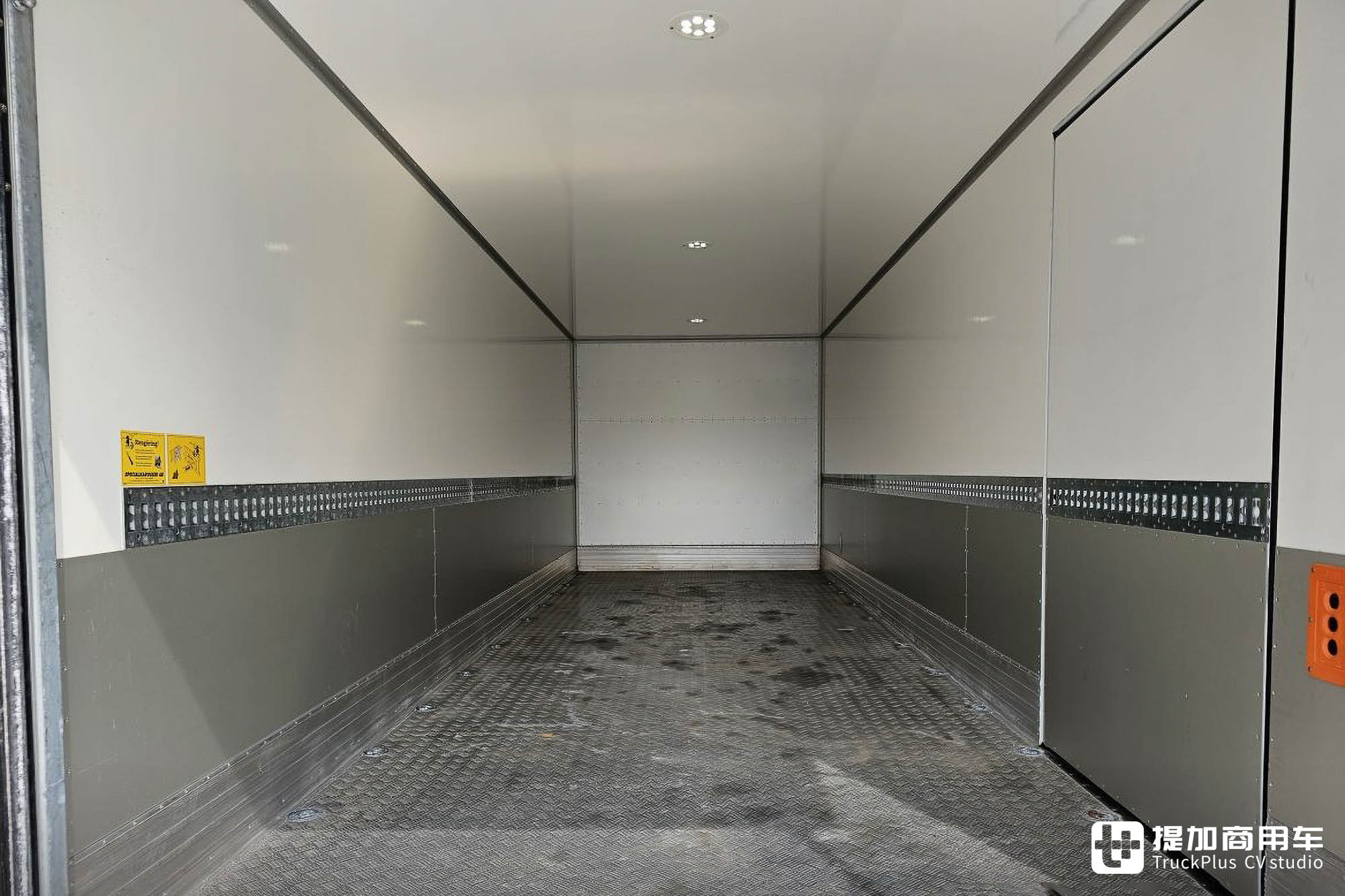 全车空气悬挂,生活设施丰富,顶配的沃尔沃FM 380 6x2载货车了解一下 - 第21张 - 提加商用车网 全车空气悬挂,生活设施丰富,顶配的沃尔沃FM 380 6x2载货车了解一下 - 第21张