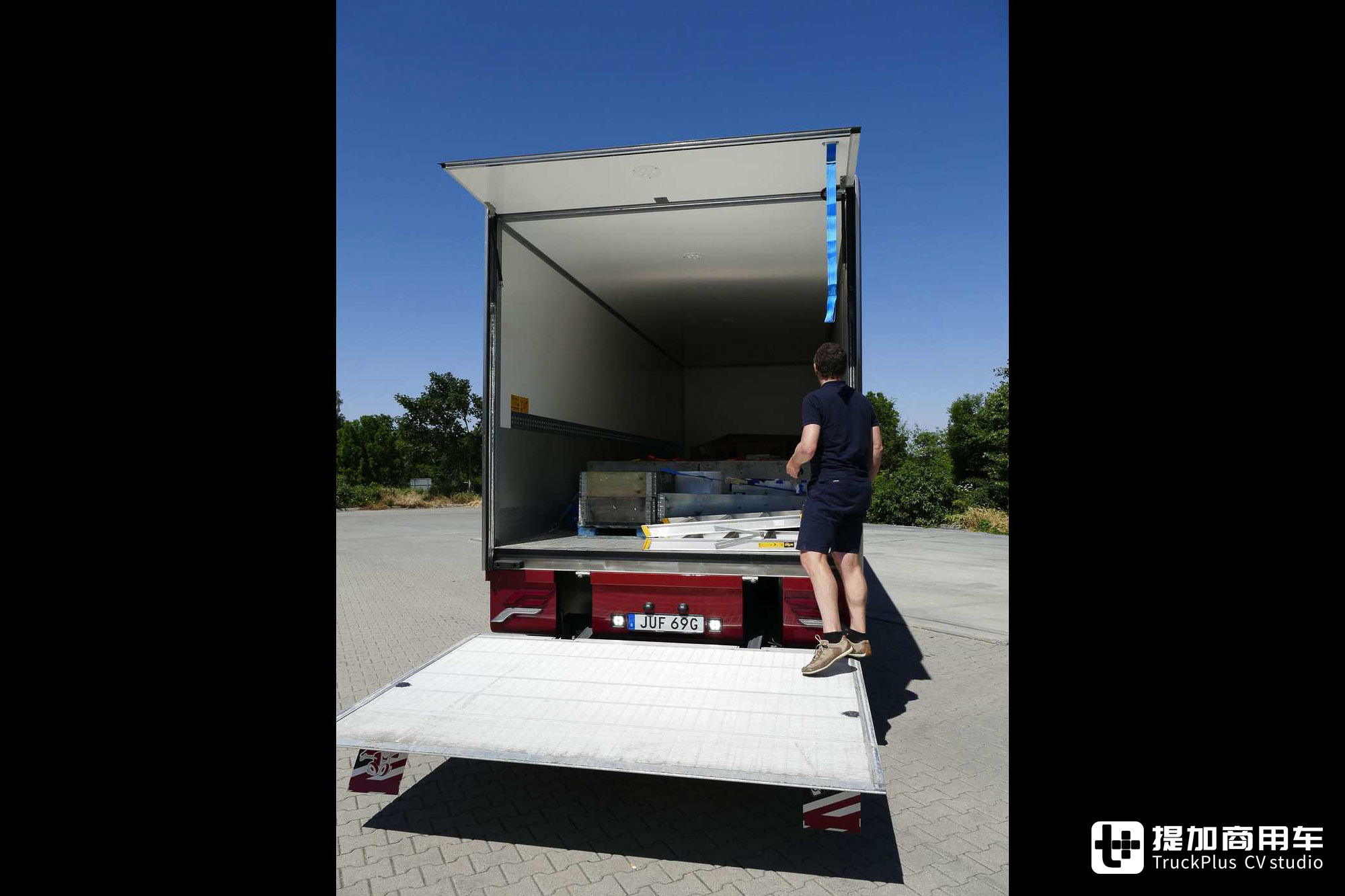 全车空气悬挂,生活设施丰富,顶配的沃尔沃FM 380 6x2载货车了解一下 - 第22张 - 提加商用车网 全车空气悬挂,生活设施丰富,顶配的沃尔沃FM 380 6x2载货车了解一下 - 第22张