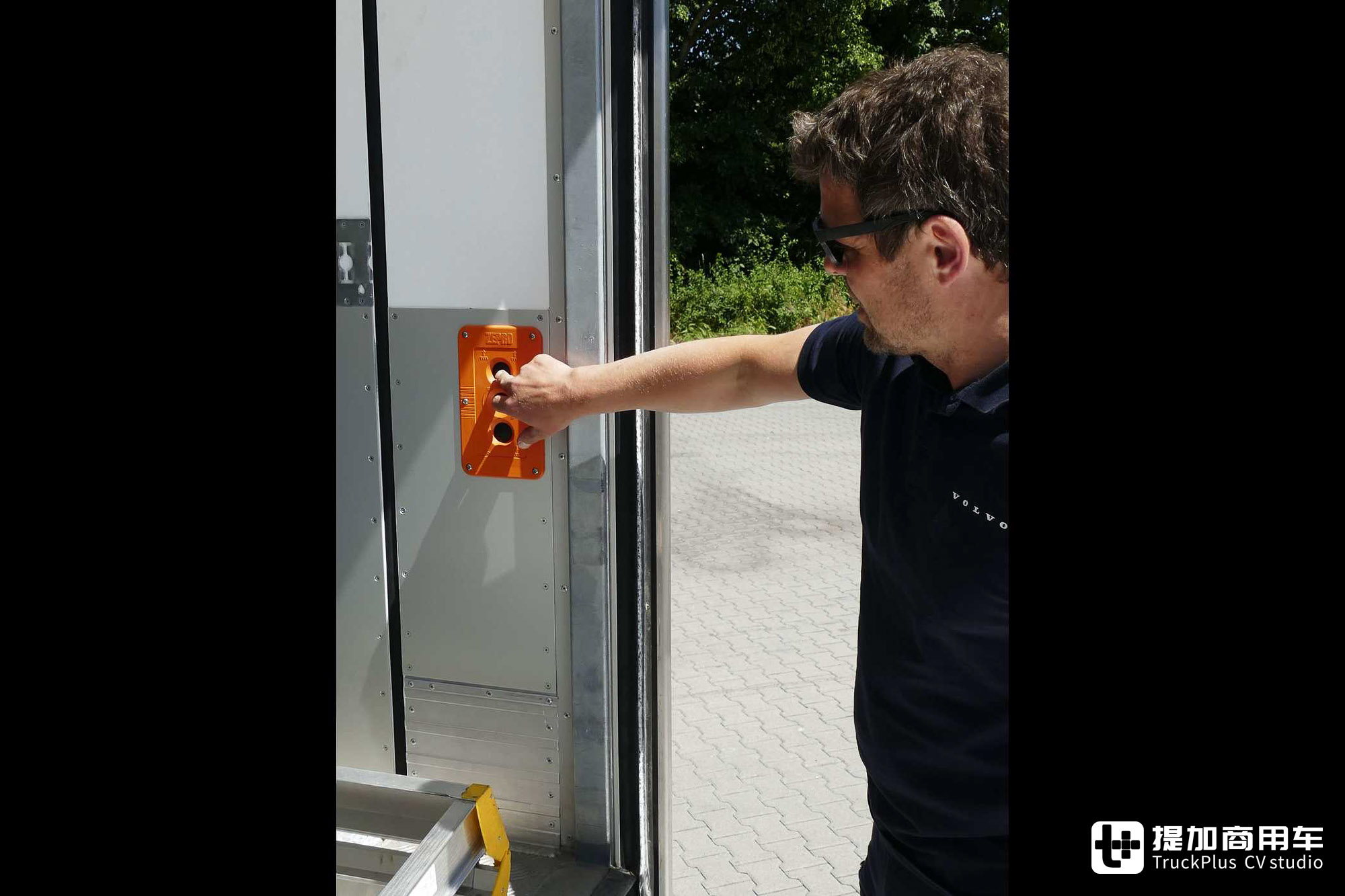 全车空气悬挂,生活设施丰富,顶配的沃尔沃FM 380 6x2载货车了解一下 - 第23张 - 提加商用车网 全车空气悬挂,生活设施丰富,顶配的沃尔沃FM 380 6x2载货车了解一下 - 第23张