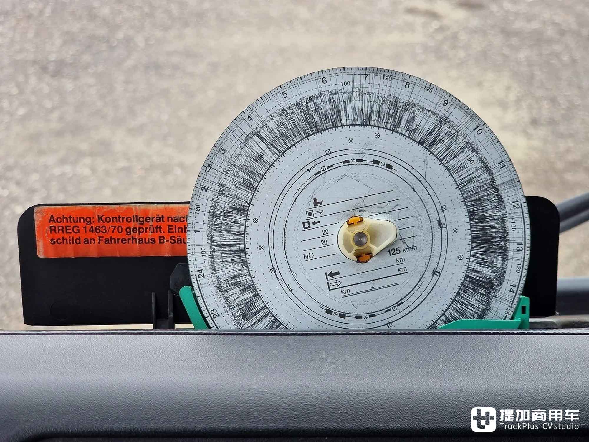近30年前的旗舰重卡,皇家级强劲舒适,初代沃尔沃FH16 “Royal Class“车型实拍 - 第24张 - 提加商用车网 近30年前的旗舰重卡,皇家级强劲舒适,初代沃尔沃FH16 “Royal Class“车型实拍 - 第24张