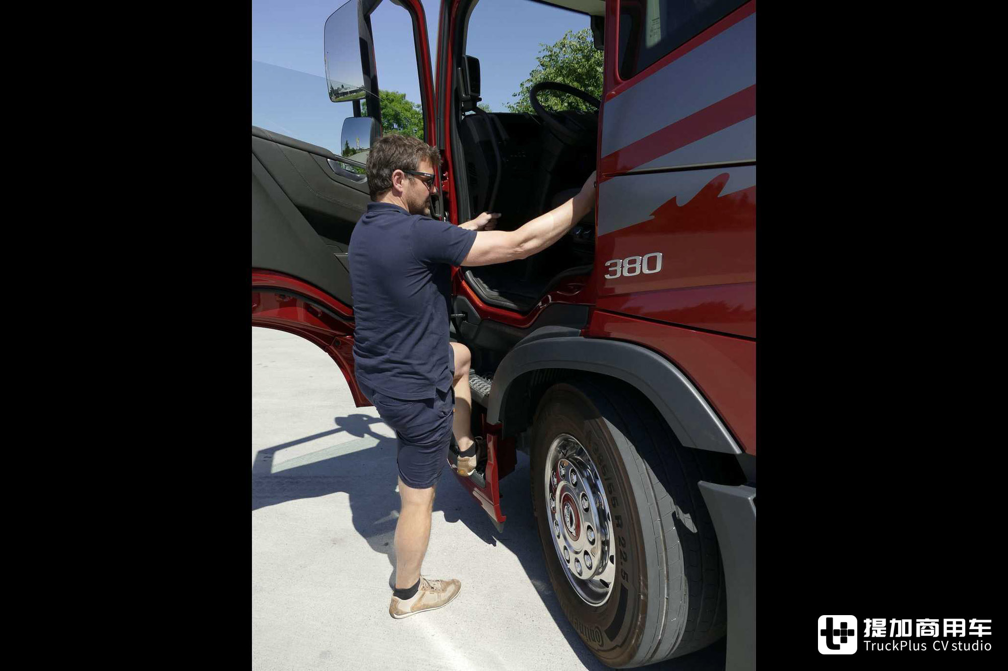 全车空气悬挂,生活设施丰富,顶配的沃尔沃FM 380 6x2载货车了解一下 - 第26张 - 提加商用车网 全车空气悬挂,生活设施丰富,顶配的沃尔沃FM 380 6x2载货车了解一下 - 第26张