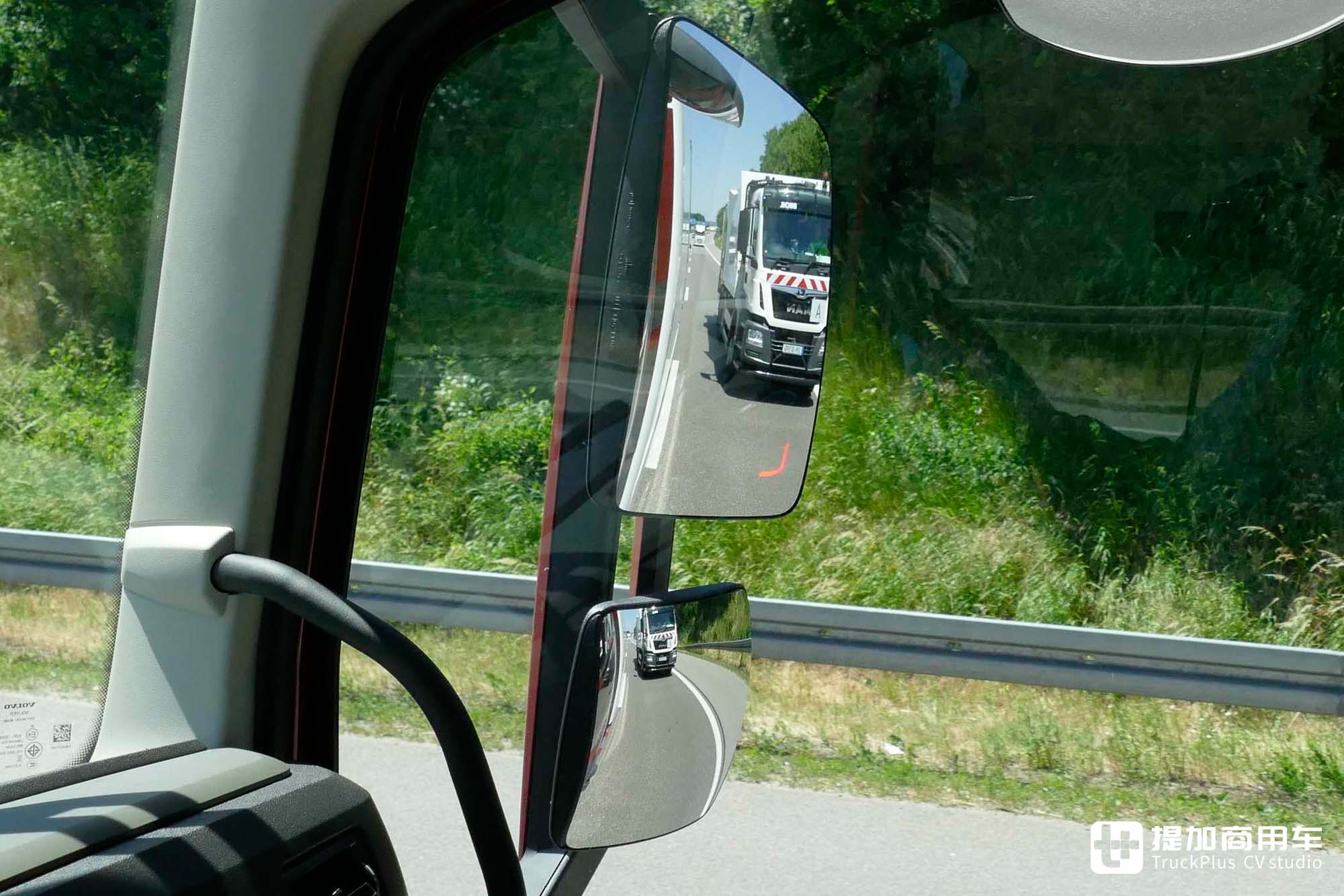 全车空气悬挂,生活设施丰富,顶配的沃尔沃FM 380 6x2载货车了解一下 - 第3张 - 提加商用车网 全车空气悬挂,生活设施丰富,顶配的沃尔沃FM 380 6x2载货车了解一下 - 第3张