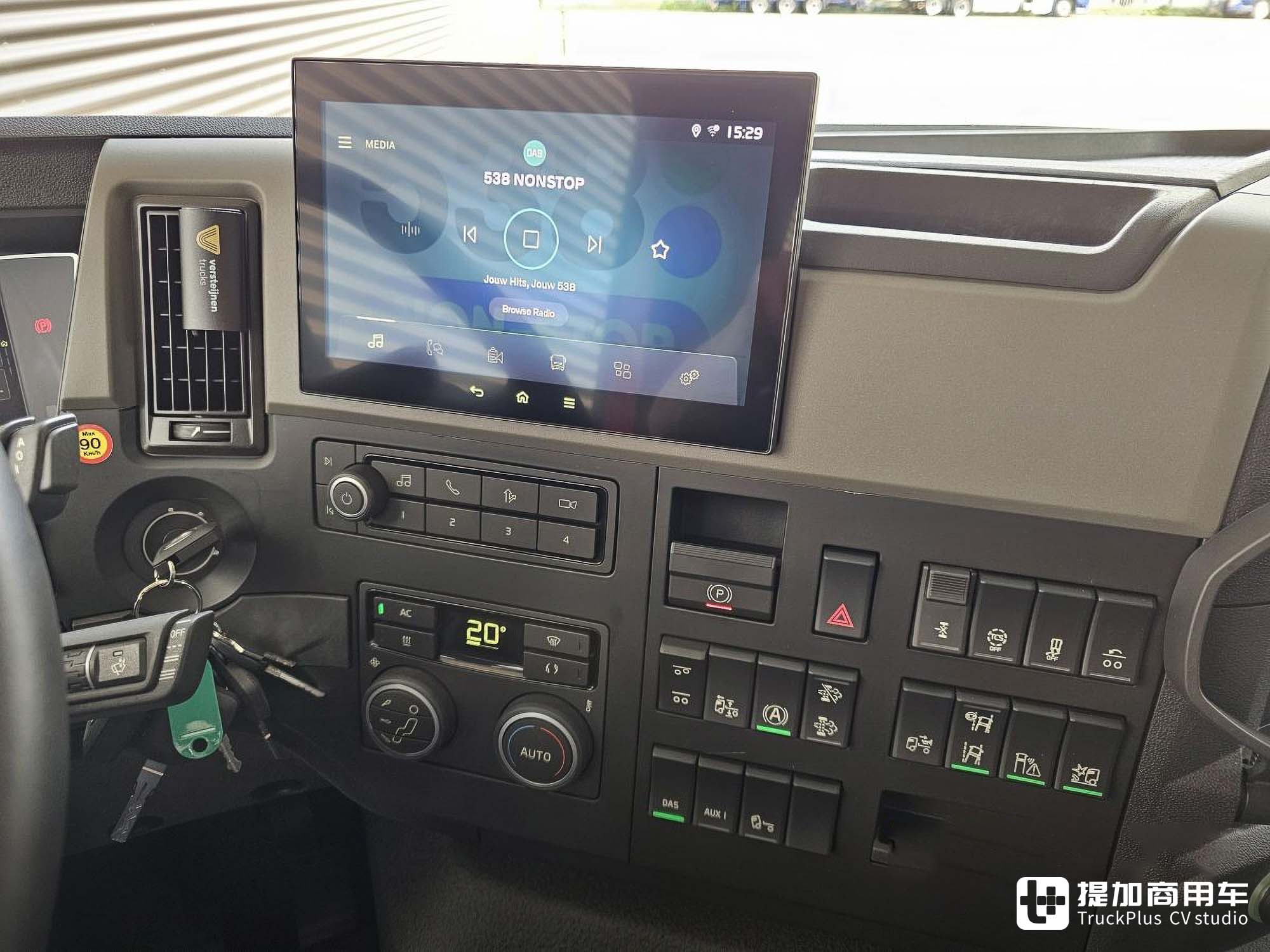 全车空气悬挂,生活设施丰富,顶配的沃尔沃FM 380 6x2载货车了解一下 - 第31张 - 提加商用车网 全车空气悬挂,生活设施丰富,顶配的沃尔沃FM 380 6x2载货车了解一下 - 第31张