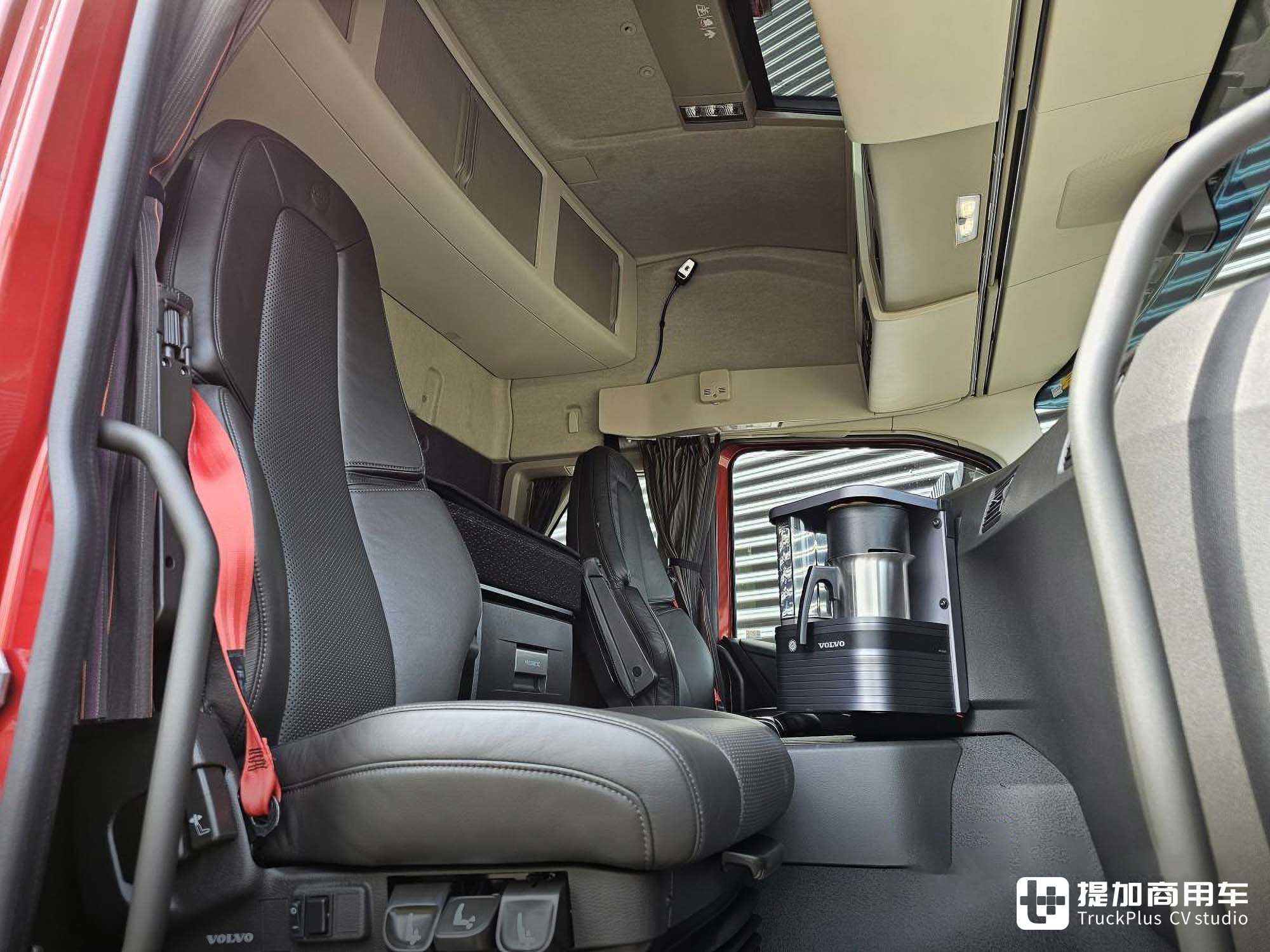 全车空气悬挂,生活设施丰富,顶配的沃尔沃FM 380 6x2载货车了解一下 - 第35张 - 提加商用车网 全车空气悬挂,生活设施丰富,顶配的沃尔沃FM 380 6x2载货车了解一下 - 第35张