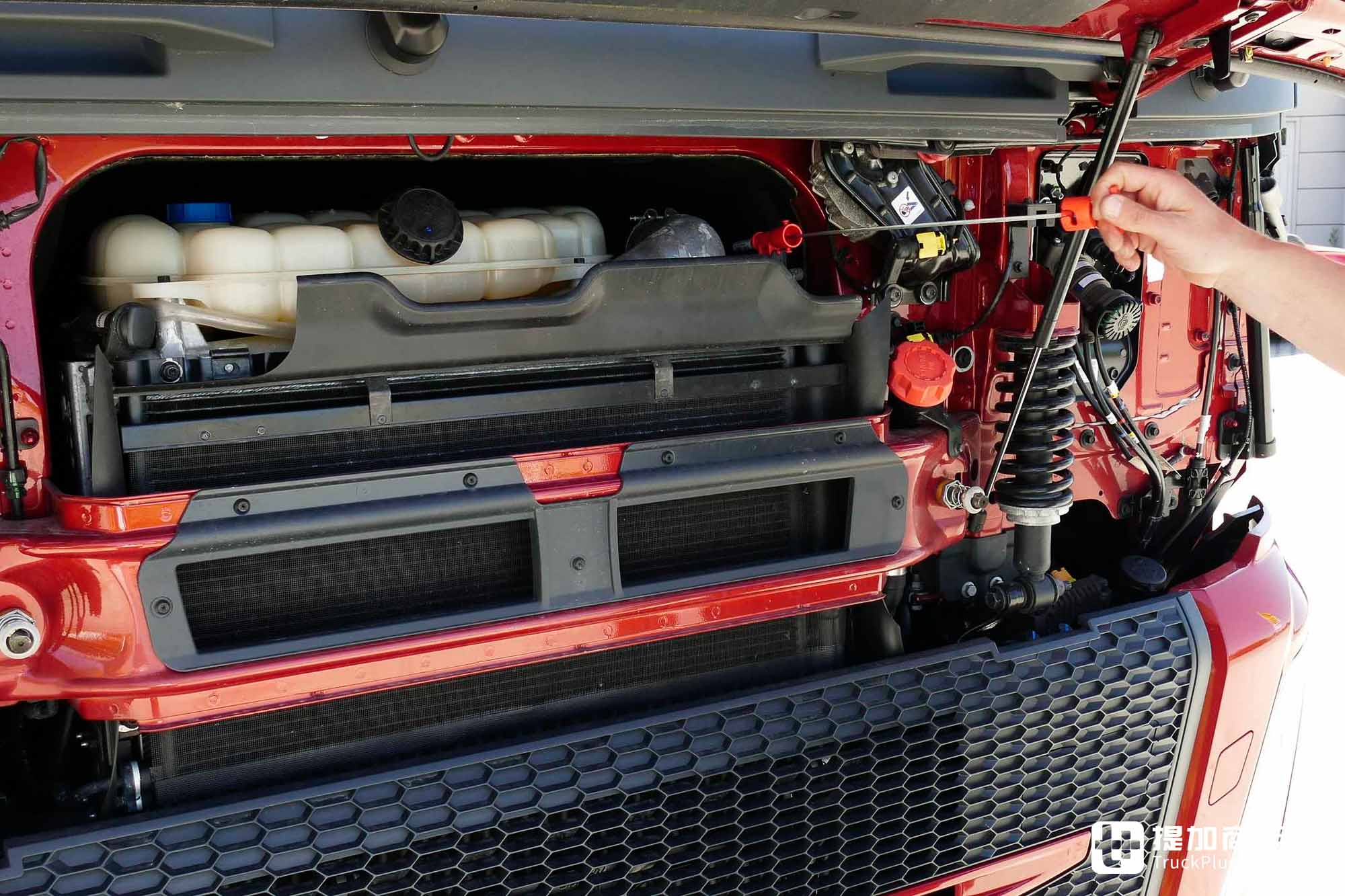 全车空气悬挂,生活设施丰富,顶配的沃尔沃FM 380 6x2载货车了解一下 - 第6张 - 提加商用车网 全车空气悬挂,生活设施丰富,顶配的沃尔沃FM 380 6x2载货车了解一下 - 第6张