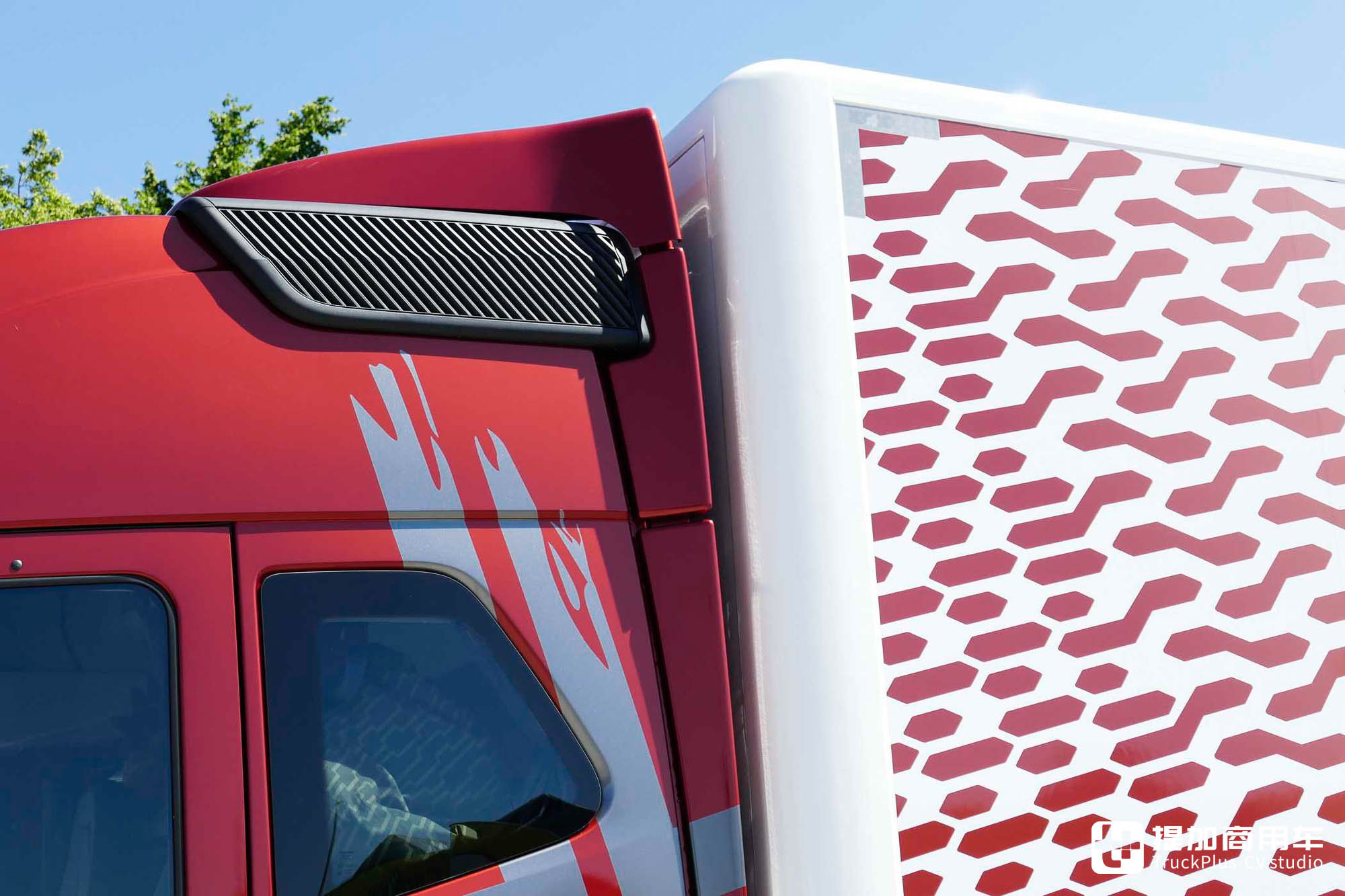 全车空气悬挂,生活设施丰富,顶配的沃尔沃FM 380 6x2载货车了解一下 - 第8张 - 提加商用车网 全车空气悬挂,生活设施丰富,顶配的沃尔沃FM 380 6x2载货车了解一下 - 第8张