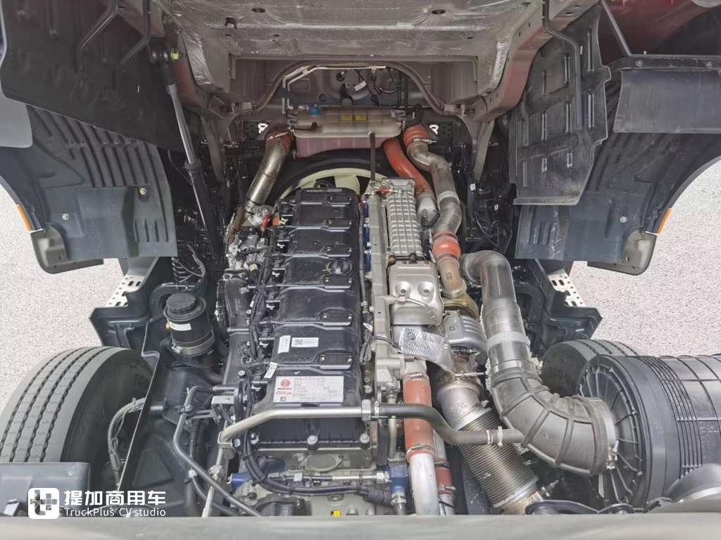 15L大马力燃气机助力,人性化驾驶室设计,乘龙H7 大马力LNG牵引车实拍 - 第8张 - 提加商用车网 15L大马力燃气机助力,人性化驾驶室设计,乘龙H7 大马力LNG牵引车实拍 - 第8张