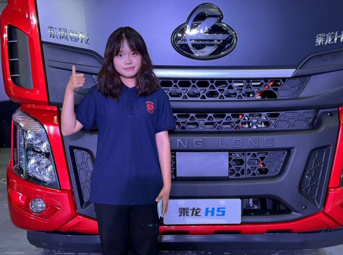“望子乘龙”竟然能成真 乘龙让张紫彤的梦想不再遥远 - 第4张 - 提加商用车网 “望子乘龙”竟然能成真 乘龙让张紫彤的梦想不再遥远 - 第4张