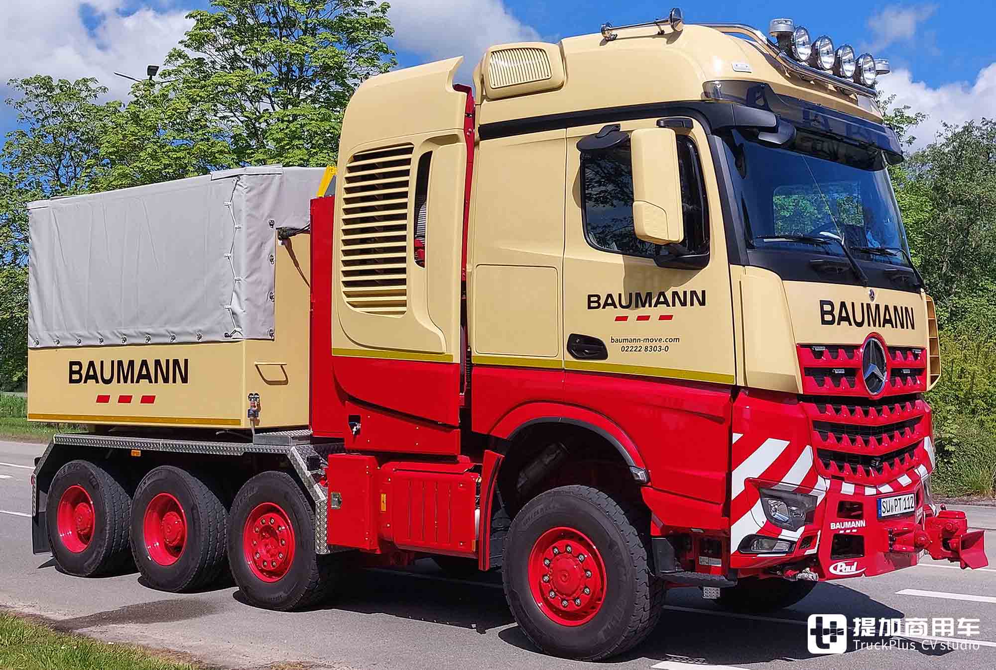 全球唯一?8x6驱动+宽体驾驶室,战斗力达千吨的奔驰Arocs大件车实拍