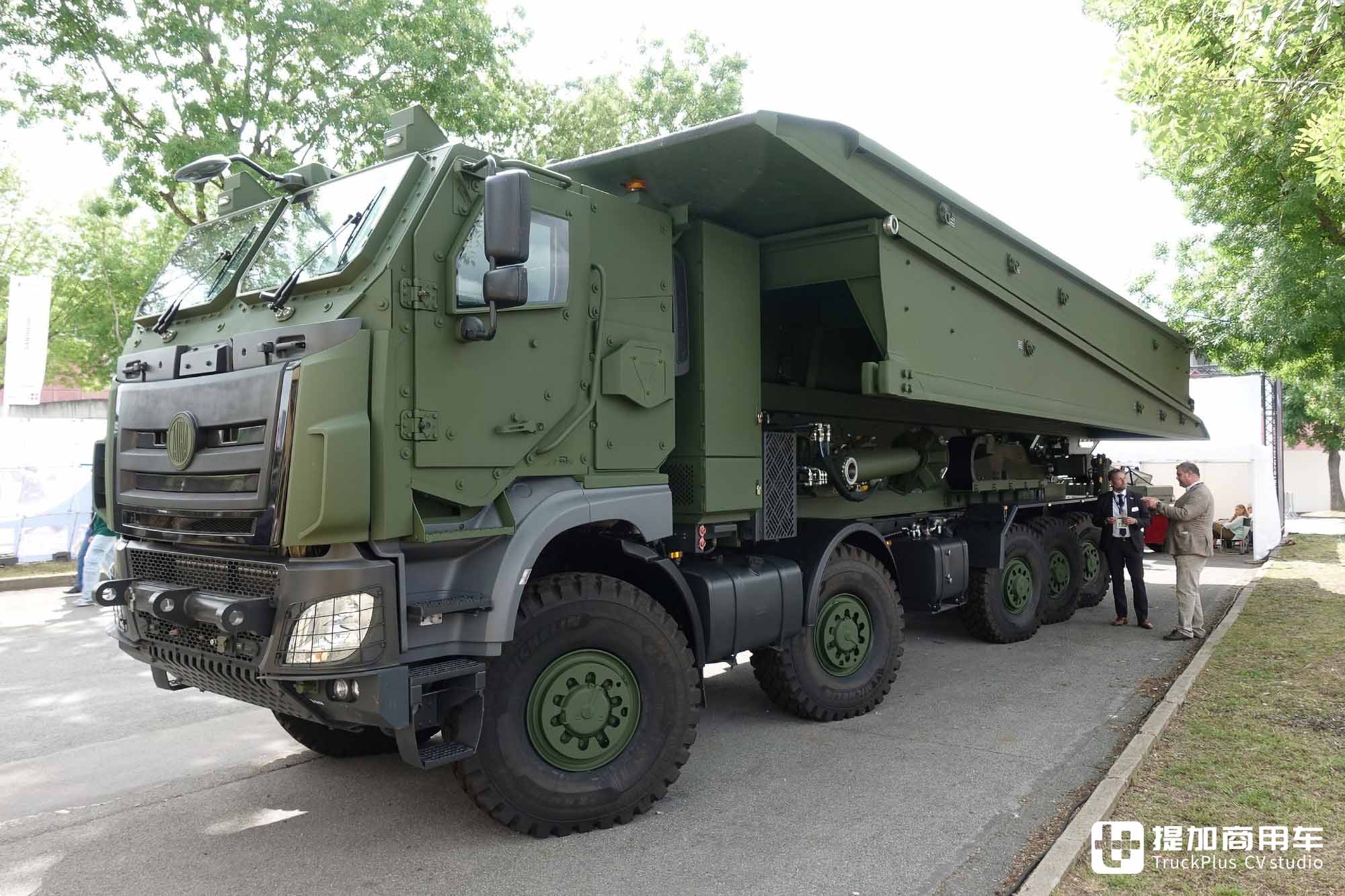 “敞篷”斯堪尼亚军卡、防弹沃尔沃8x8亮相,带你看Eurosatory防务展上的军用卡车