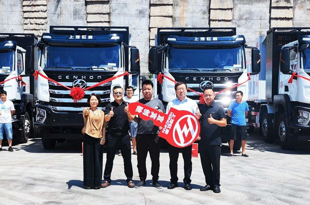 高效低耗赢得良好口碑，上汽红岩新能源自卸车批量交付宜宾大客户