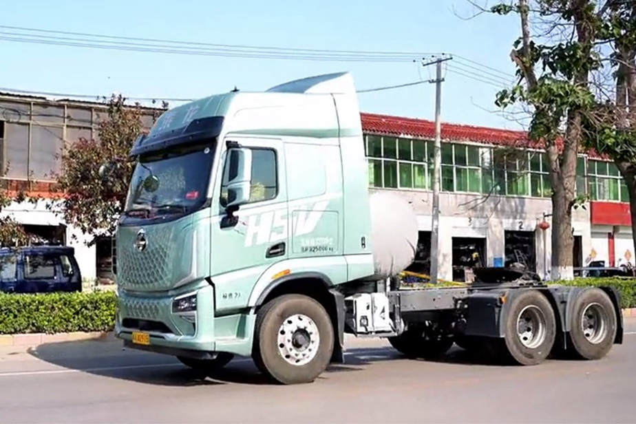 赚钱搭子，乘龙H5V LNG燃气车让95后卡姐连说满意