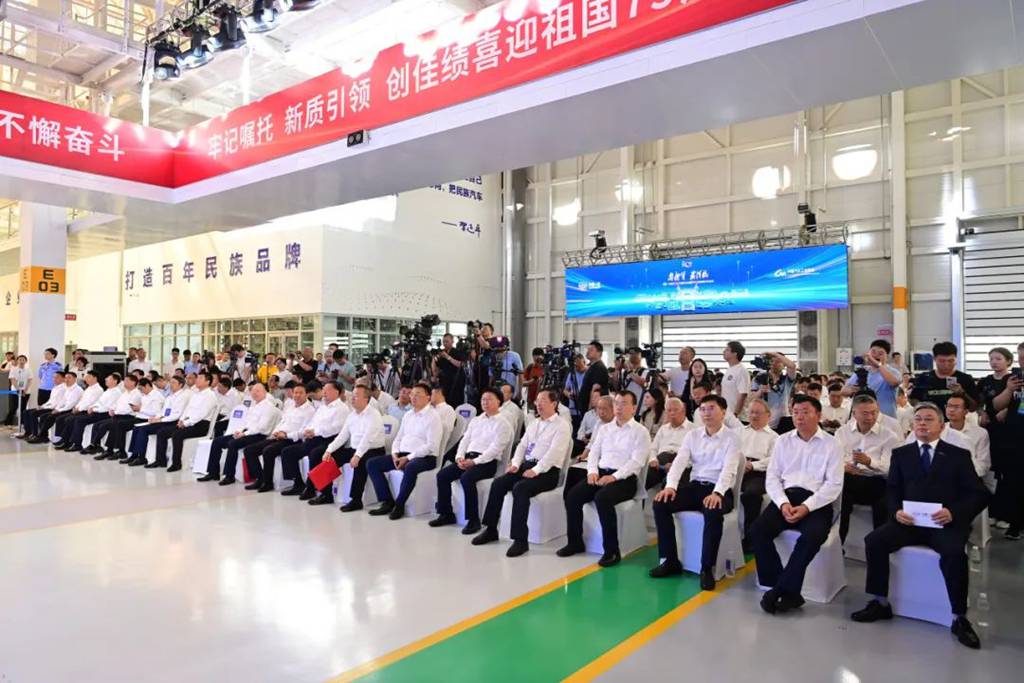 中国一汽第6000万辆汽车暨第900万辆解放卡车荣耀出车 - 第2张 - 提加商用车网 中国一汽第6000万辆汽车暨第900万辆解放卡车荣耀出车 - 第2张