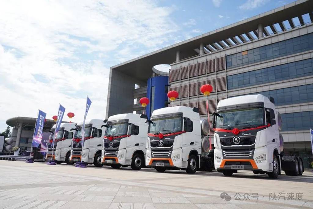 陕汽重卡LNG快递牵引车批量交付大客户 - 第2张 - 提加商用车网 陕汽重卡LNG快递牵引车批量交付大客户 - 第2张