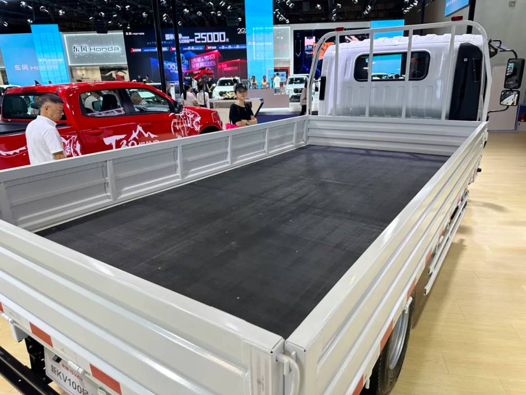 庆铃五十铃kv100丨新手都能“闭眼入”,干活不挑放心赚! - 第4张 - 提加商用车网 庆铃五十铃kv100丨新手都能“闭眼入”,干活不挑放心赚! - 第4张